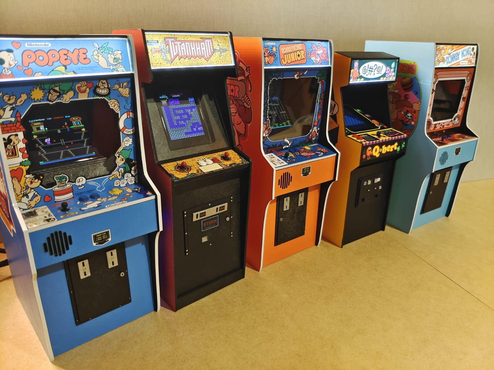 Popeye 1/6 scale mini working arcade cabinet (Playscale, New Wave Toys).