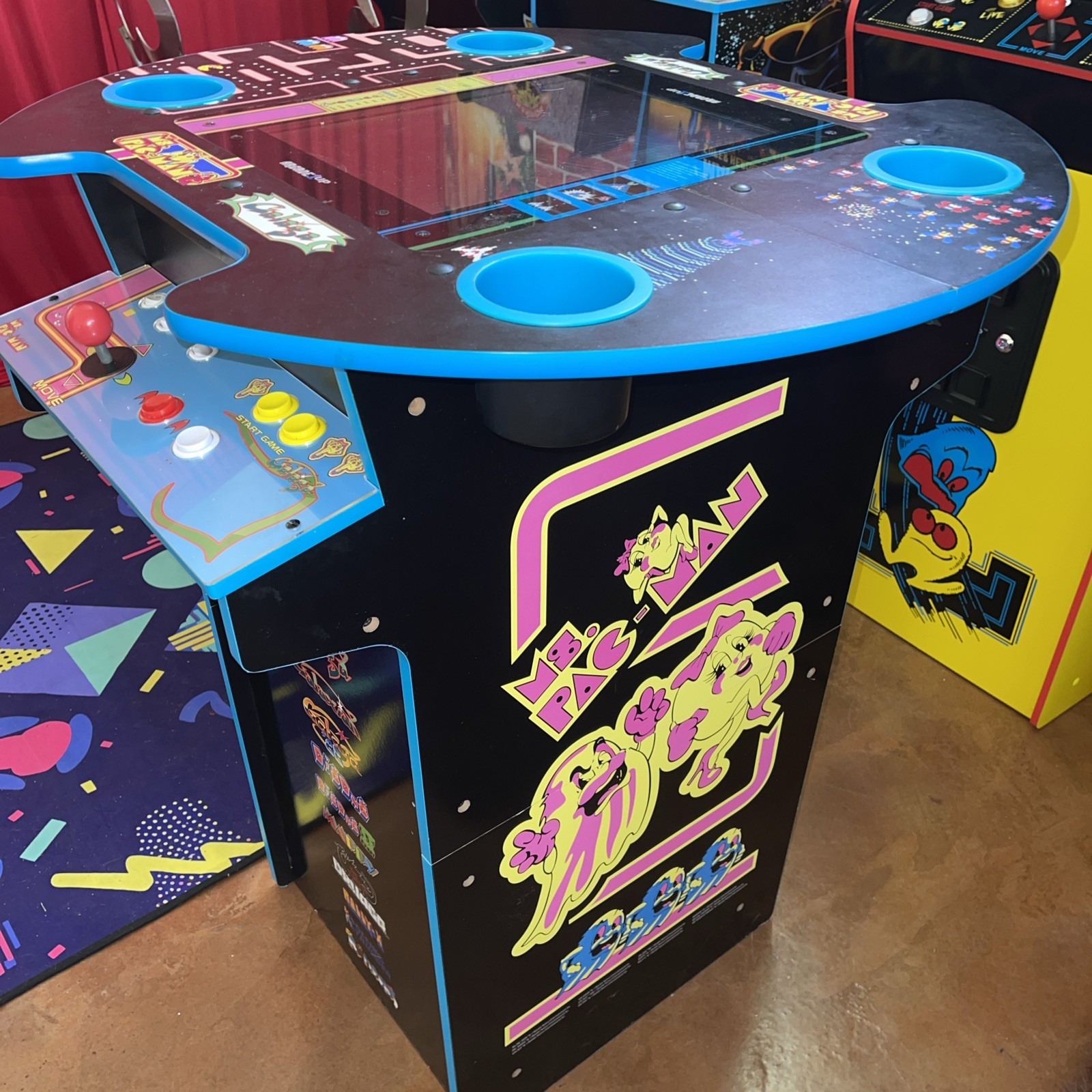 MS PACMAN PUB TABLE