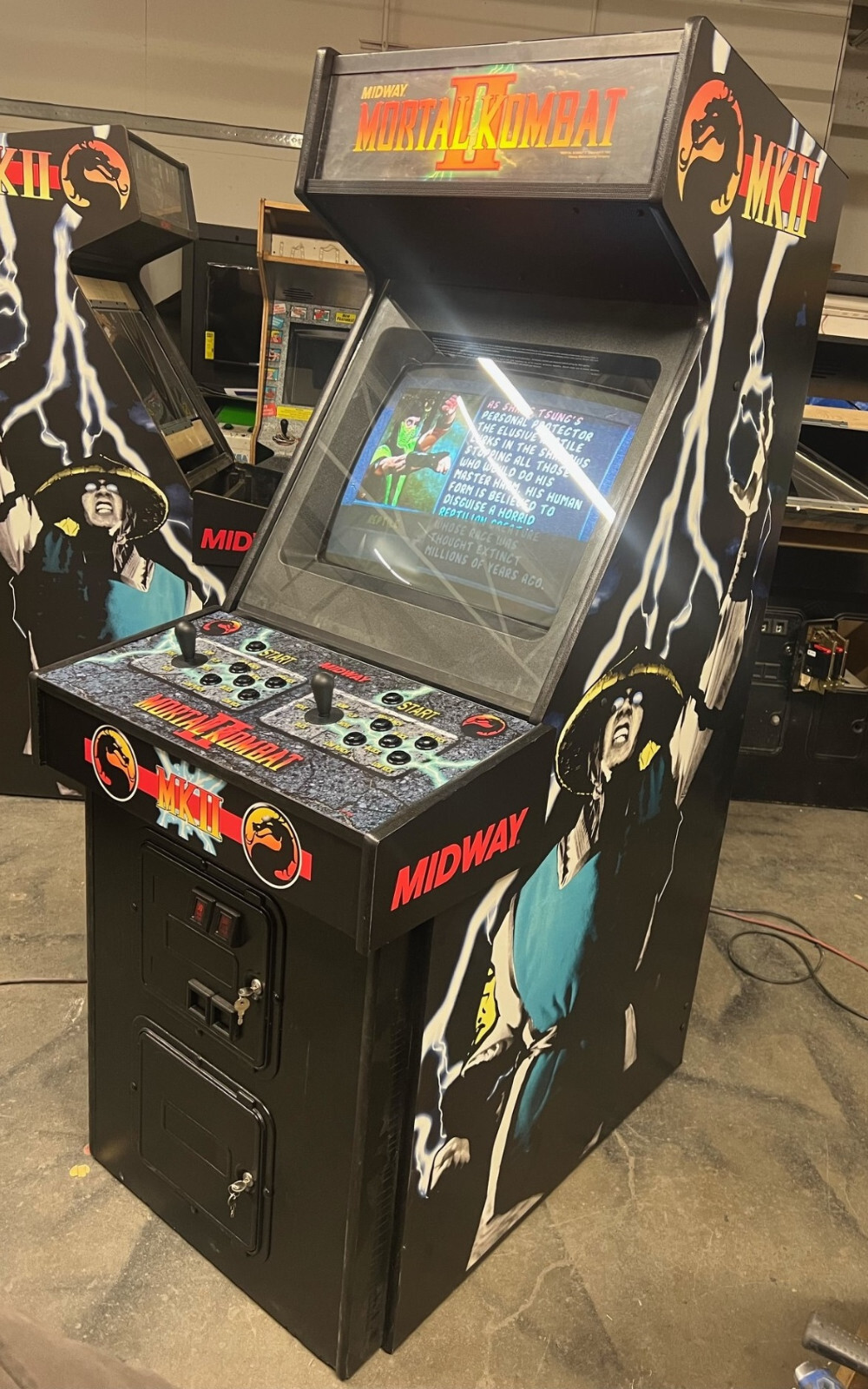 MORTAL KOMBAT II ARCADE MACHINE by MIDWAY 1993 (Excellent Condition)