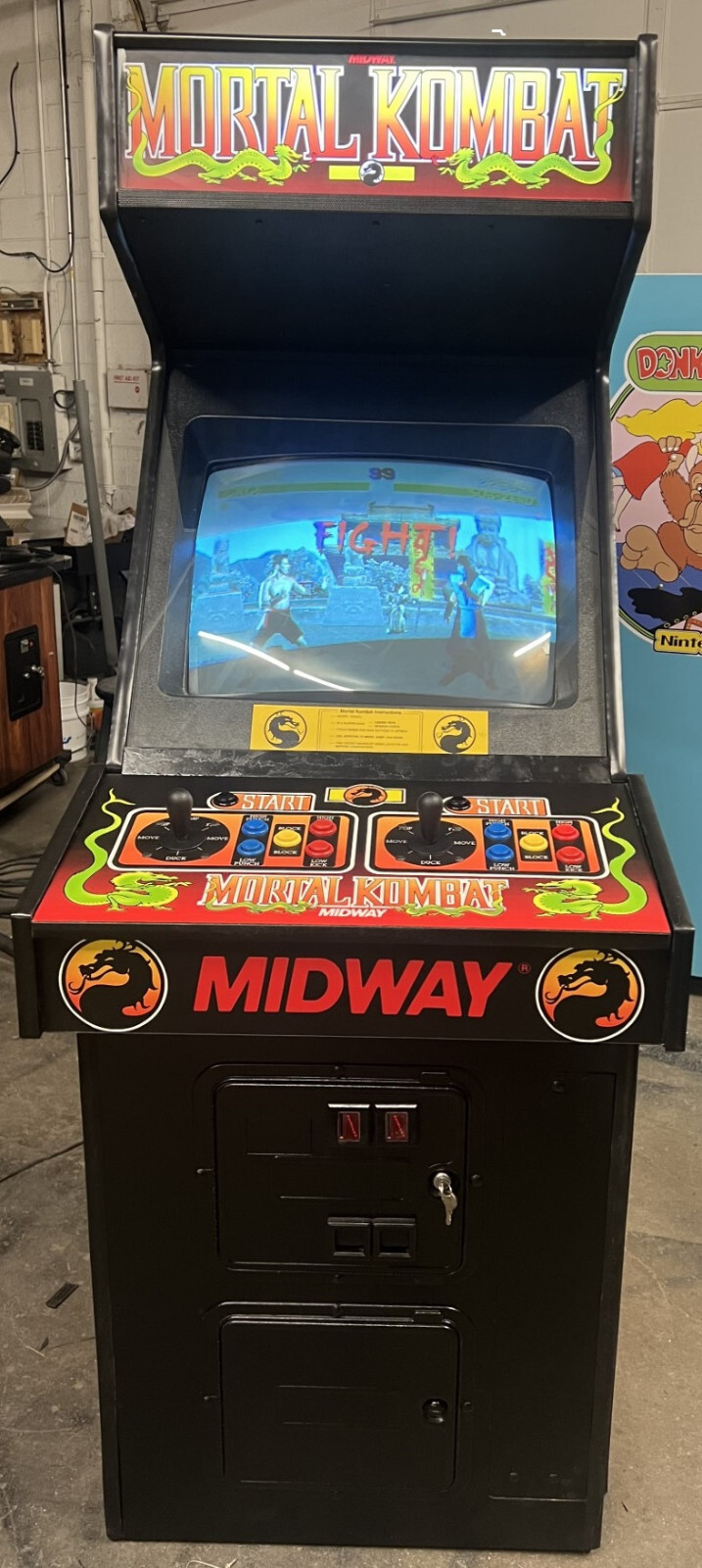 MORTAL KOMBAT ARCADE MACHINE by MIDWAY 1992 (Excellent Condition)