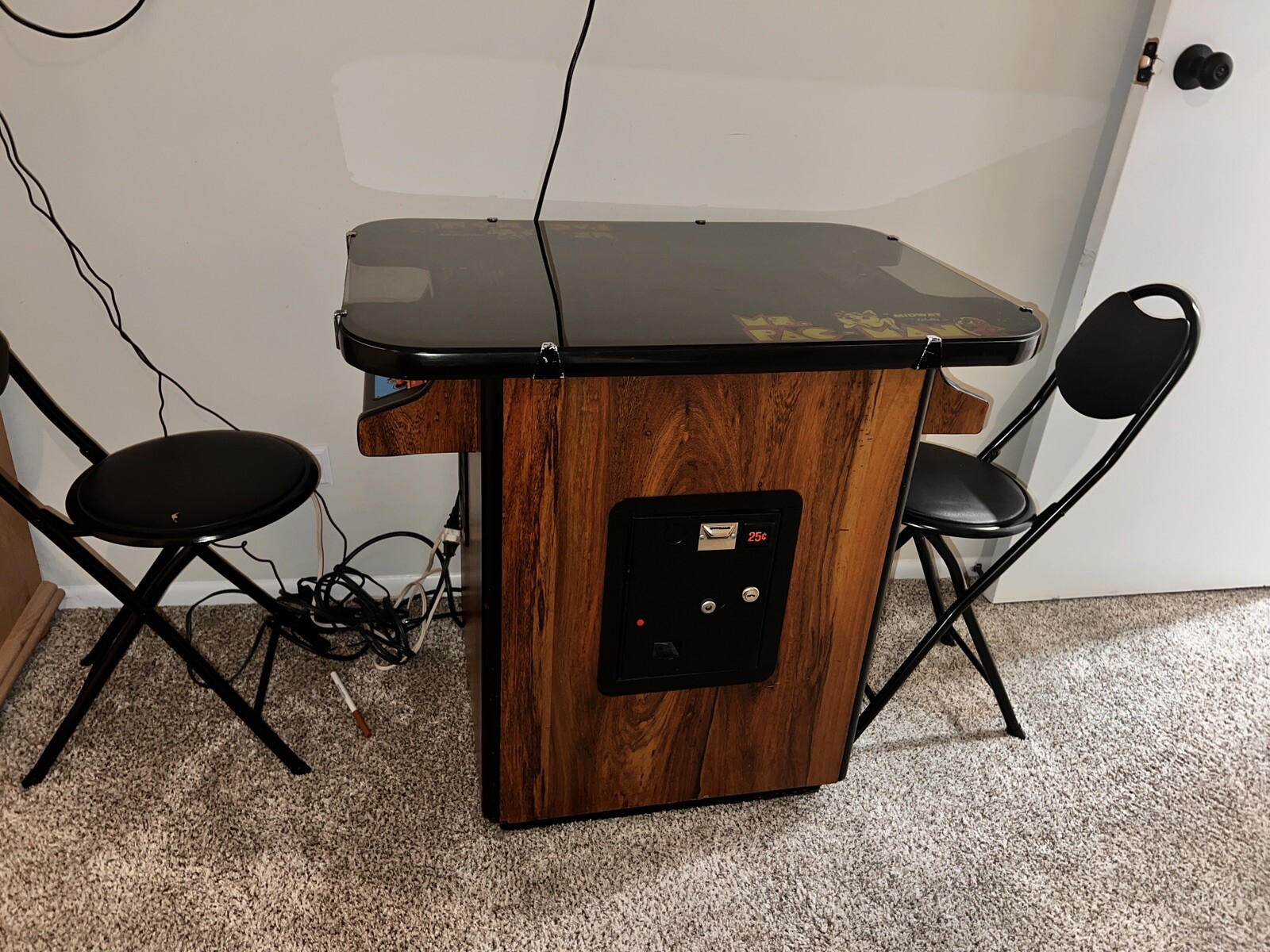 Ms pacman tabletop arcade. Wooden exterior, made by Midway Bally company, ORG.