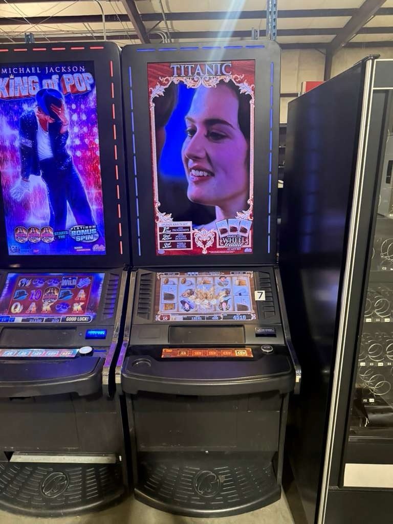 1 MICHAEL JACKSON AND 1 TITANIC 3500 EACH