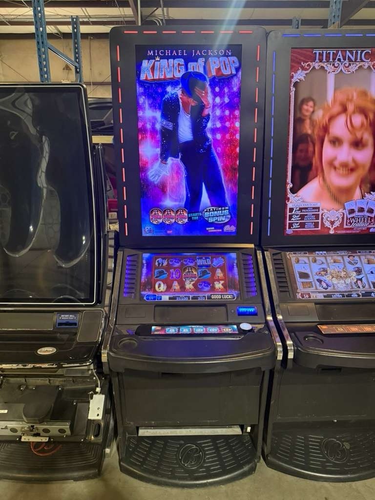1 MICHAEL JACKSON AND 1 TITANIC 3500 EACH