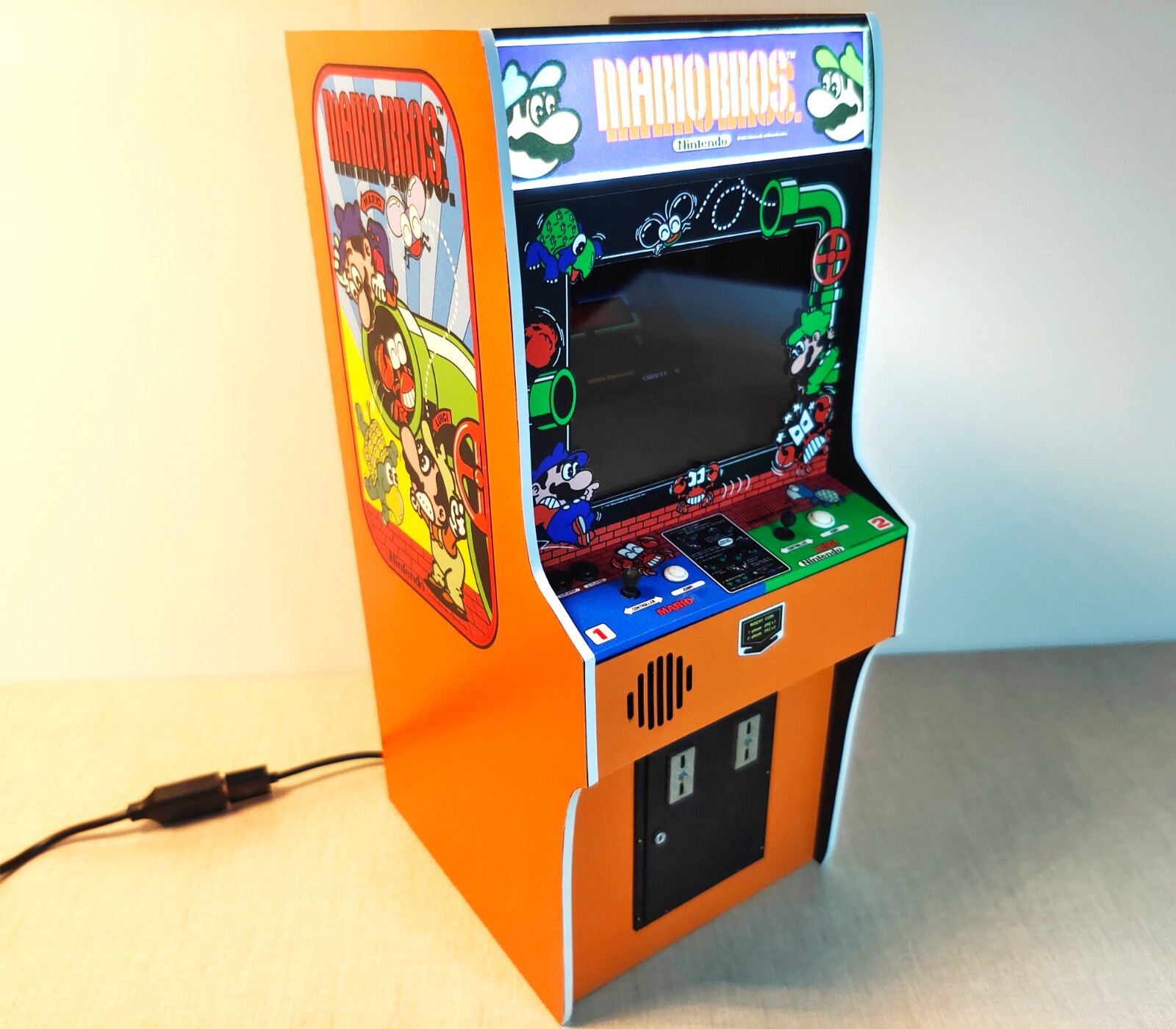 Mario Bros 1/6 scale mini working arcade cabinet (Playscale, New Wave Toys).