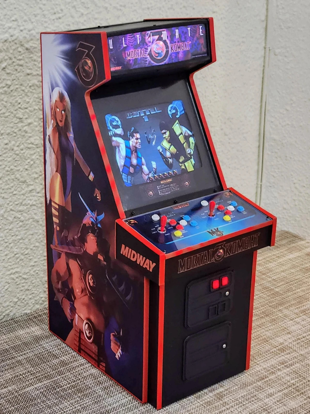 1:4 Scale Mortal Kombat 3 Arcade Cabinet – Playable Miniature