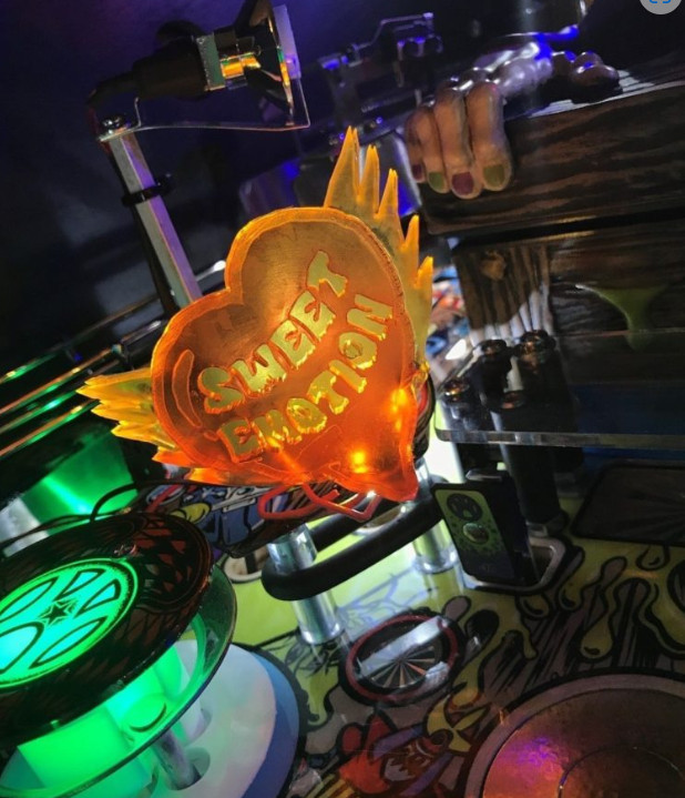 Aerosmith AS Pinball Machine Sweet Emotions orange/yellow HEART LED Mod Stern