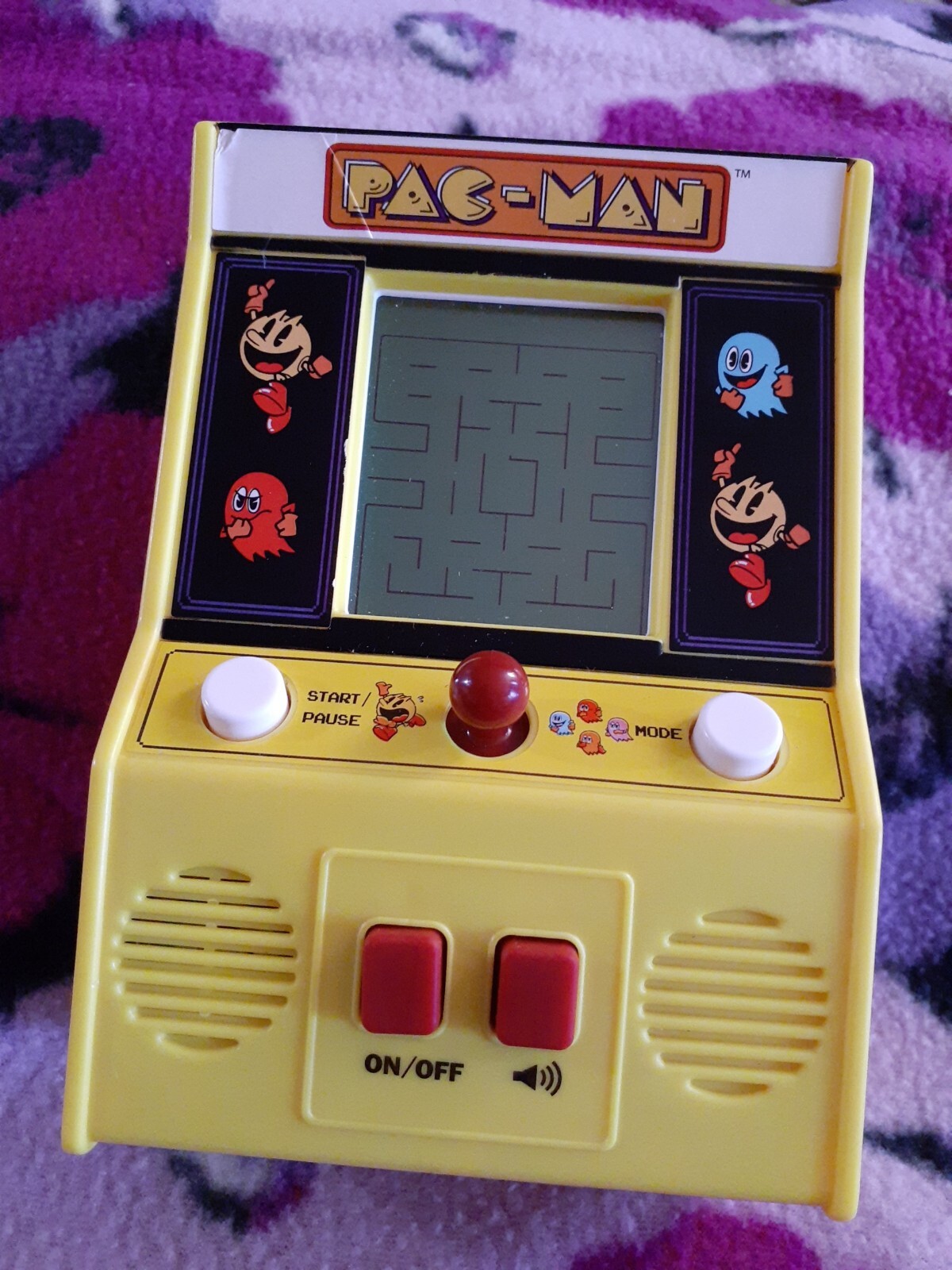 Pac-man Retro Mini Arcade Handheld Game Classic batteries included works