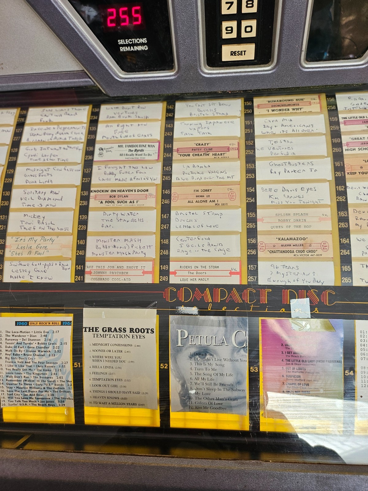 Rowe R-93 45rpm vinyl jukebox 100 records 200 selections looks sounds great