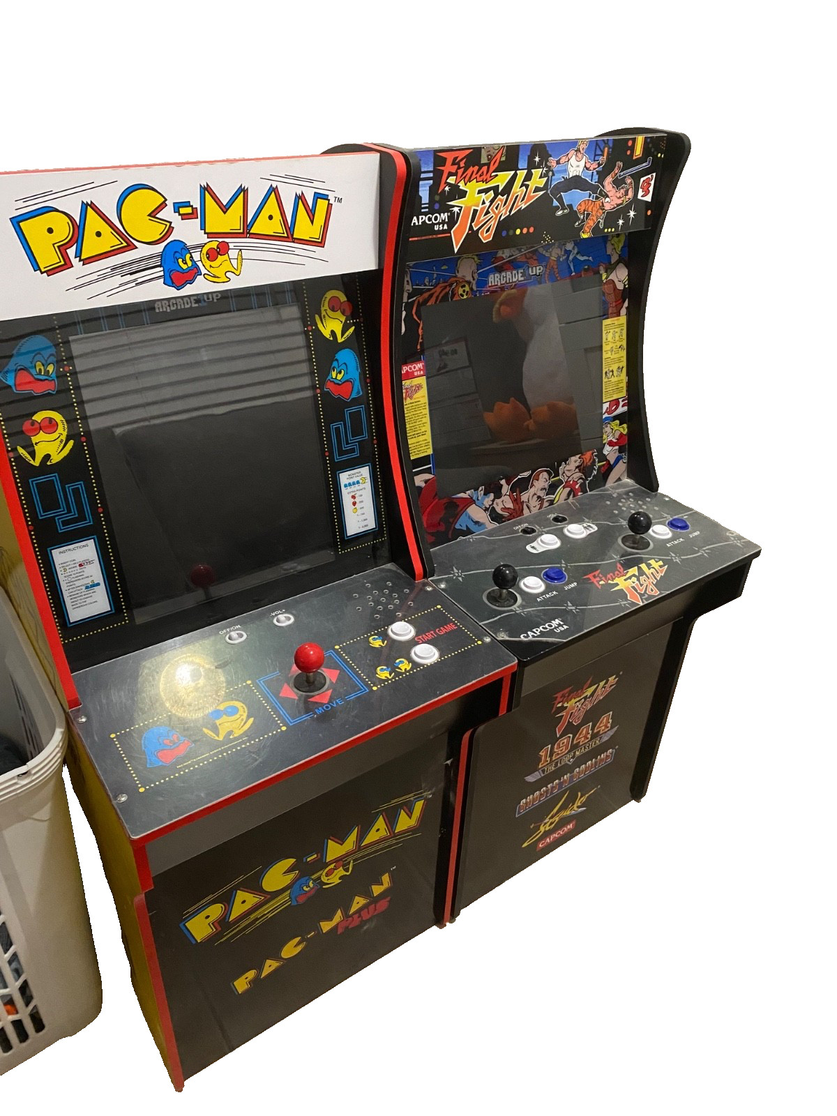 pac man & final fight arcade machines