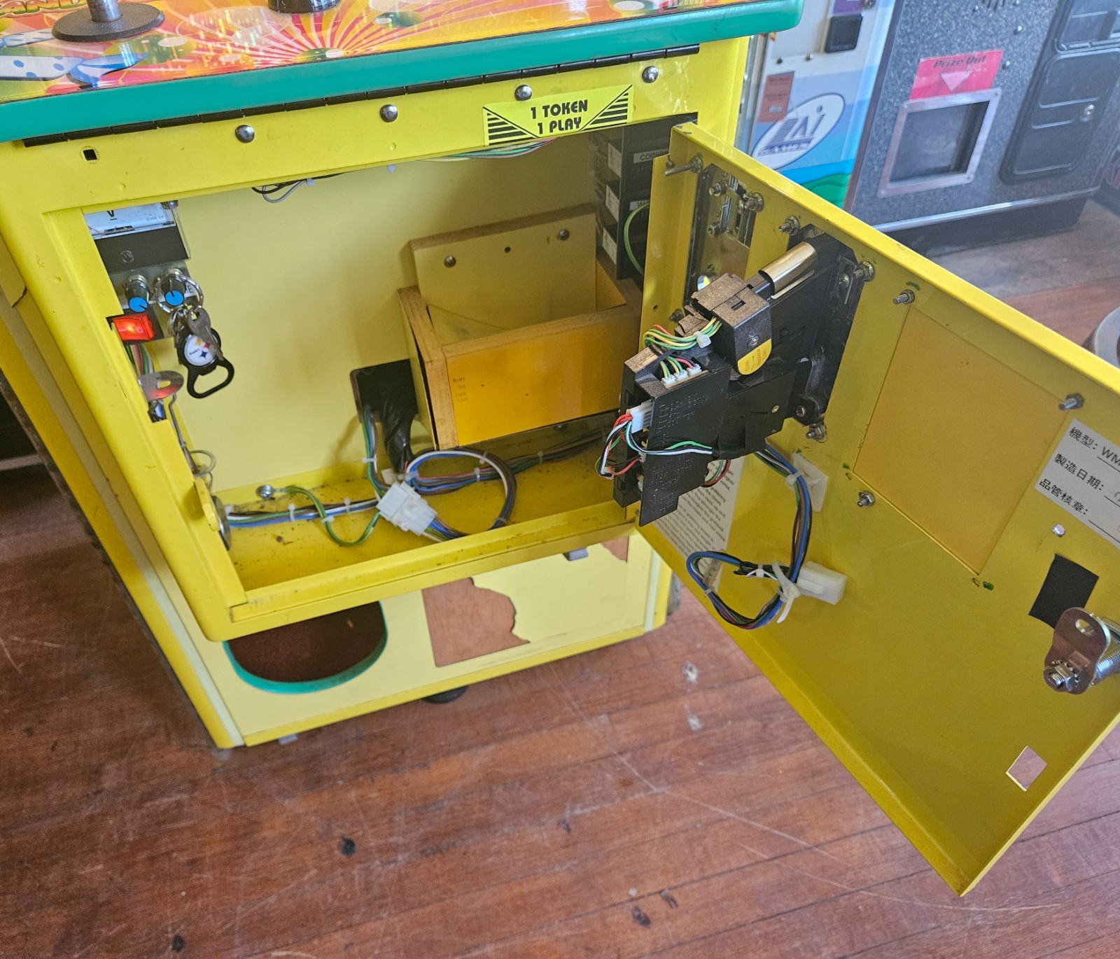 Coastal Amusements CANDY CRANE Arcade Prize Redemption Claw Machine WORKS