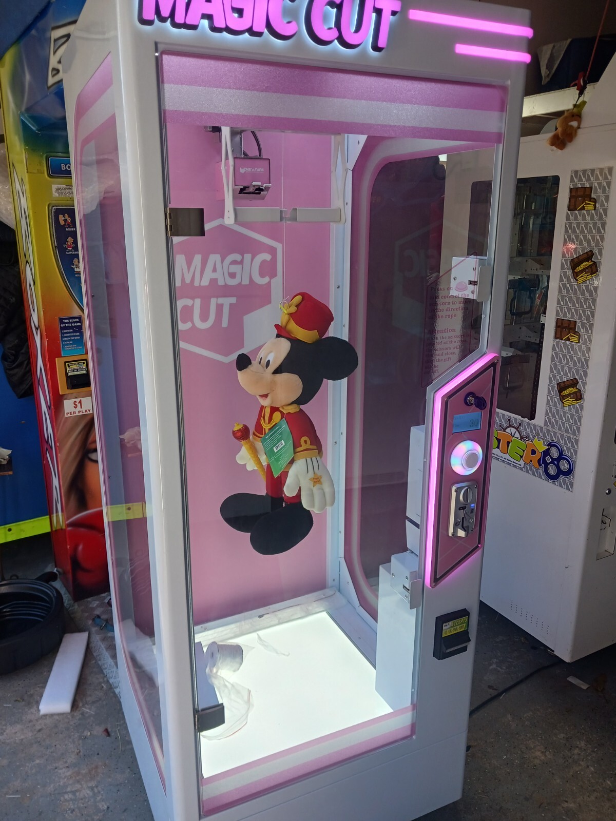 TOY PLUSH CUT TO WIN PRIZE ARCADE TOY CRANE MACHINE ( SHIPPING)