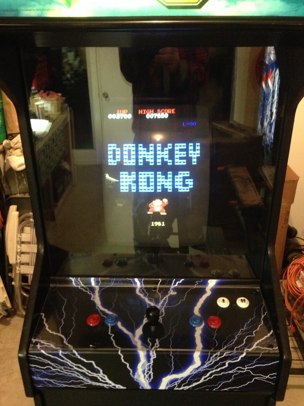 FULL SIZE STAND UP VIDEO ARCADE MACHINE WITH 60 CLASSIC GAMES IN ONE MACHINE