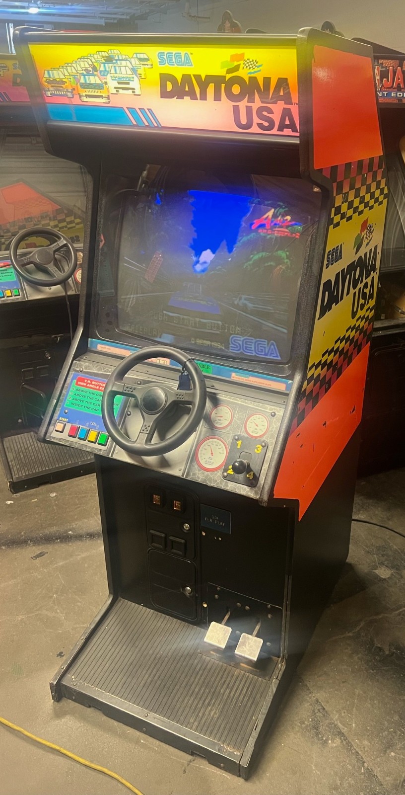 DAYTONA USA by SEGA 1994 – STAND UP / UPRIGHT (Linked Pair – 2 Machines) *RARE*