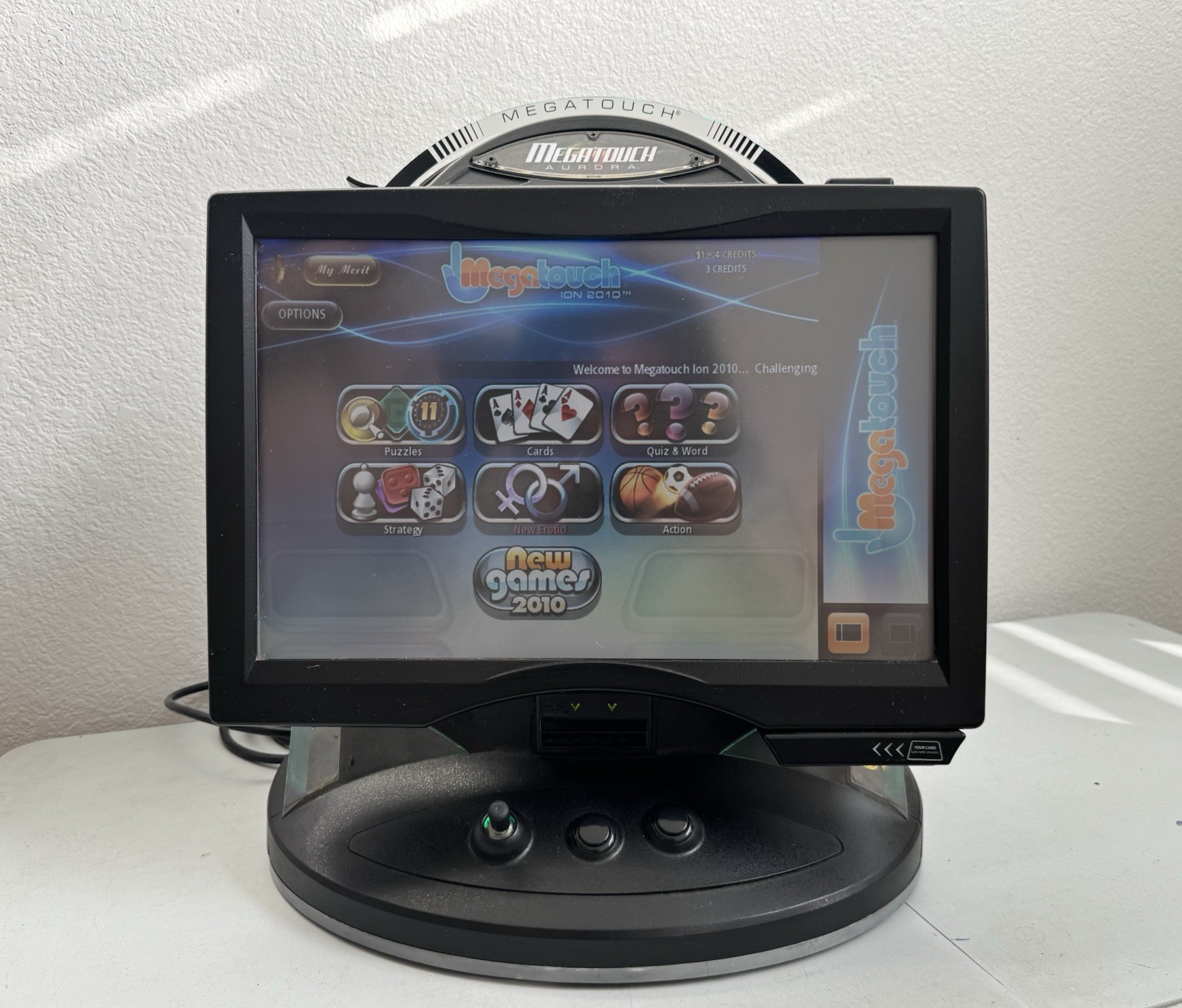 Merit Megatouch Aurora Arcade Video Multi Game Machine