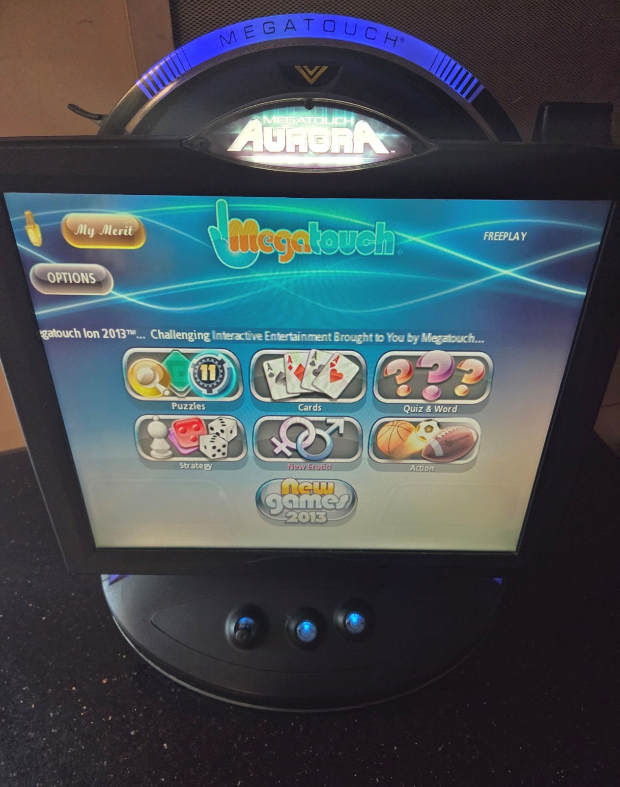 Merit Megatouch Aurora trivia game with 2013 software – Tested good