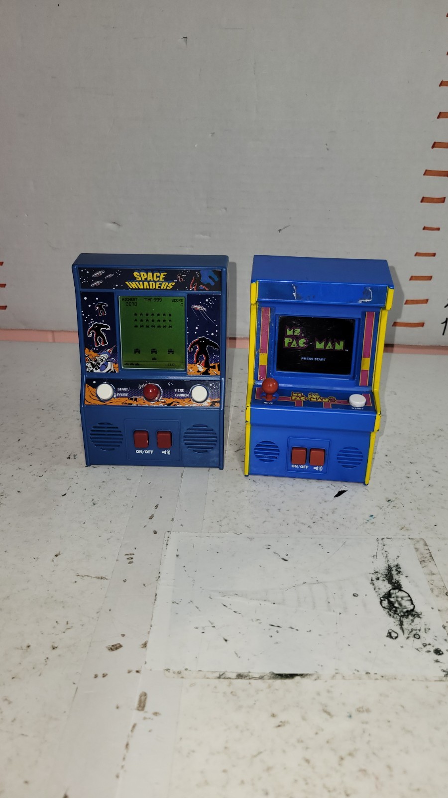 Ms Pacman/space Invaders Arcade Mini Handheld Tabletop Game Electronic Tested