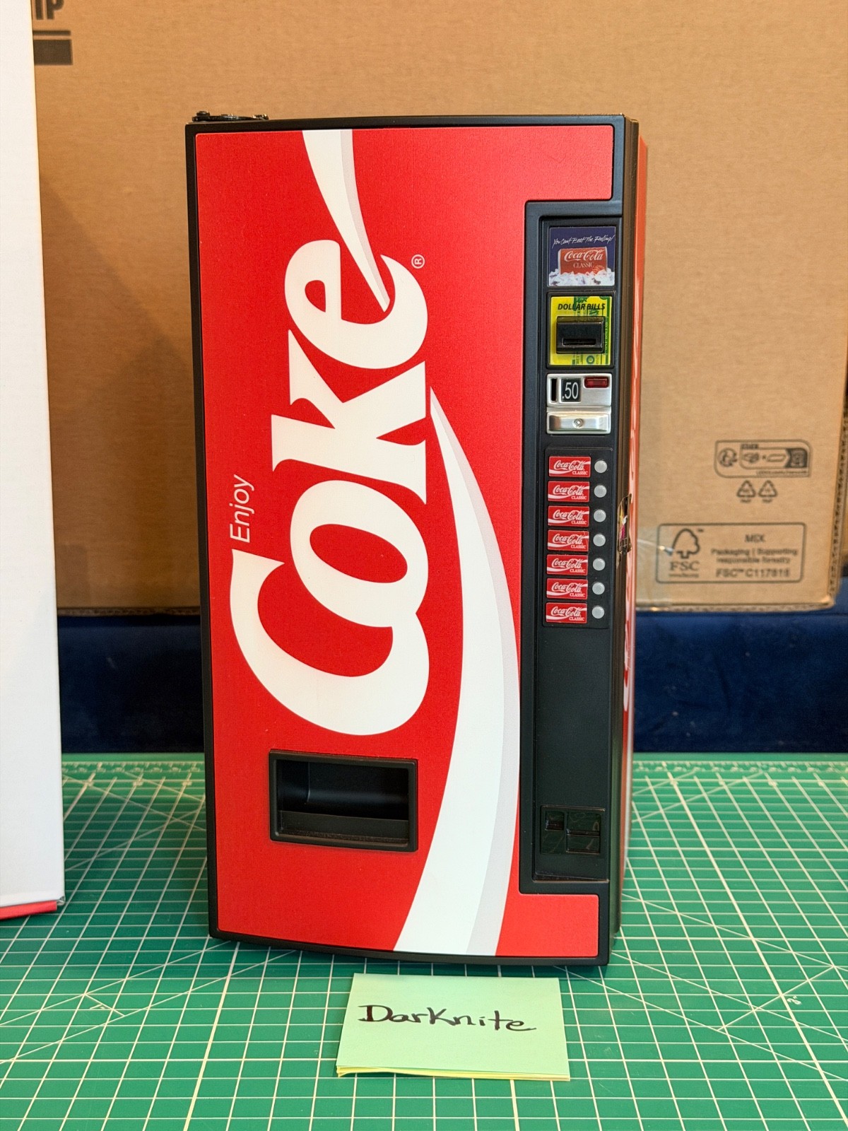 New Wave Toys Coca-Cola Coke Classic Replica Vending Machine 1/6 Scale