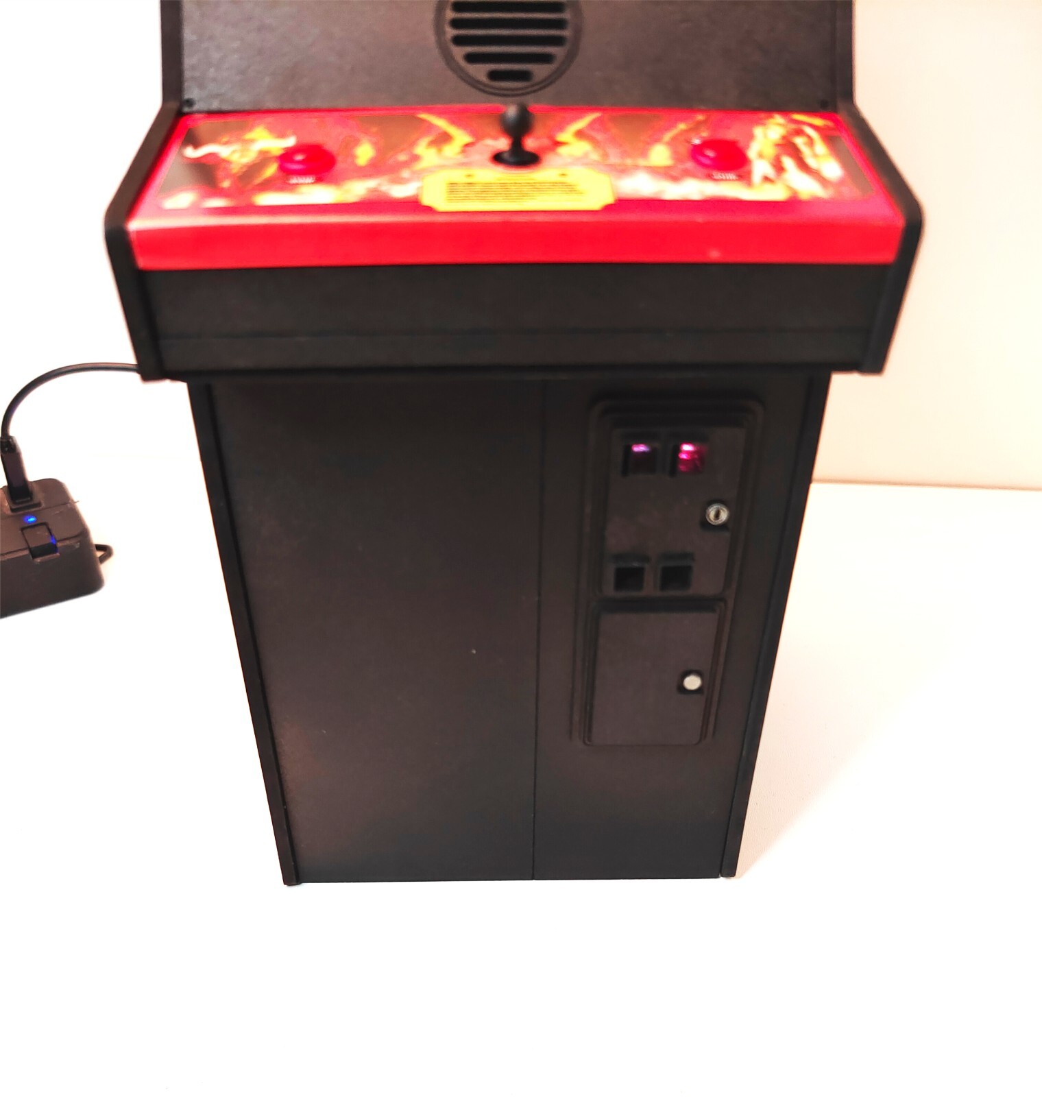 Indiana Jones 1/6 scale mini working arcade cabinet (Playscale, New Wave Toys).