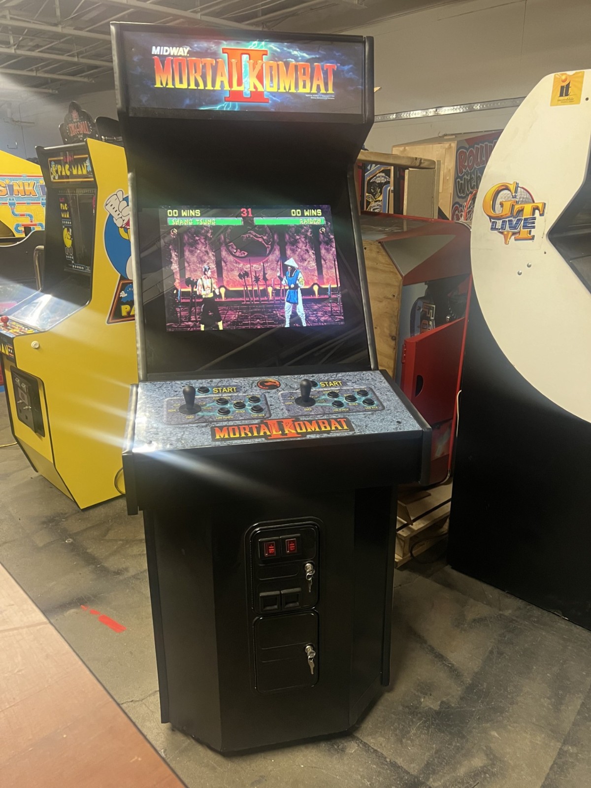 MORTAL KOMBAT II ARCADE MACHINE by MIDWAY 1993 (Excellent Condition)