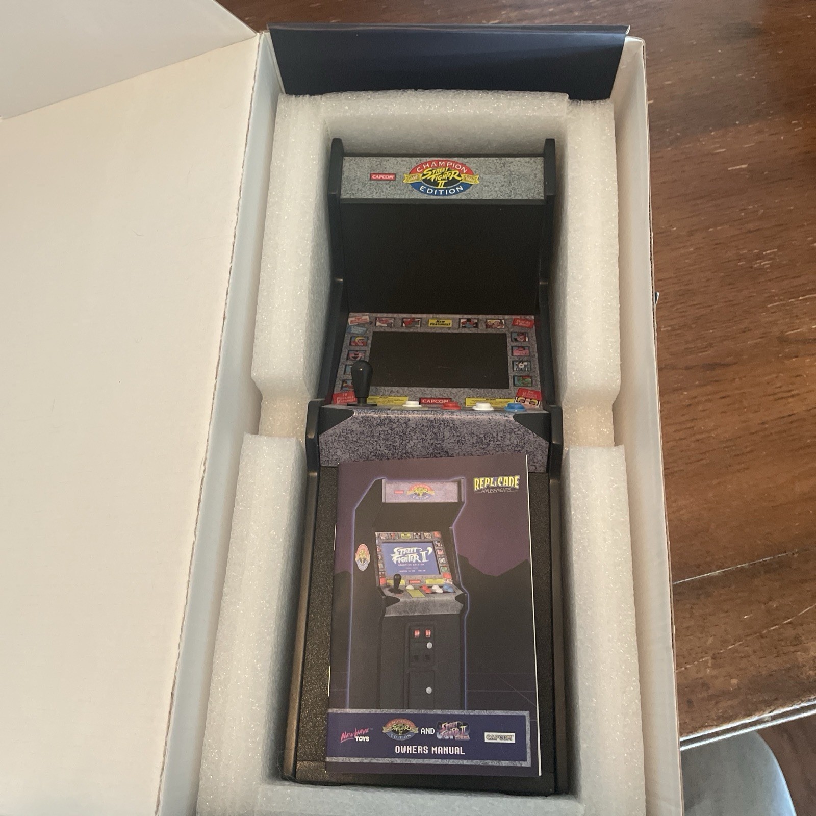 New Wave Toys Street Fighter II Replicade 1/6 Scale Mini Arcade