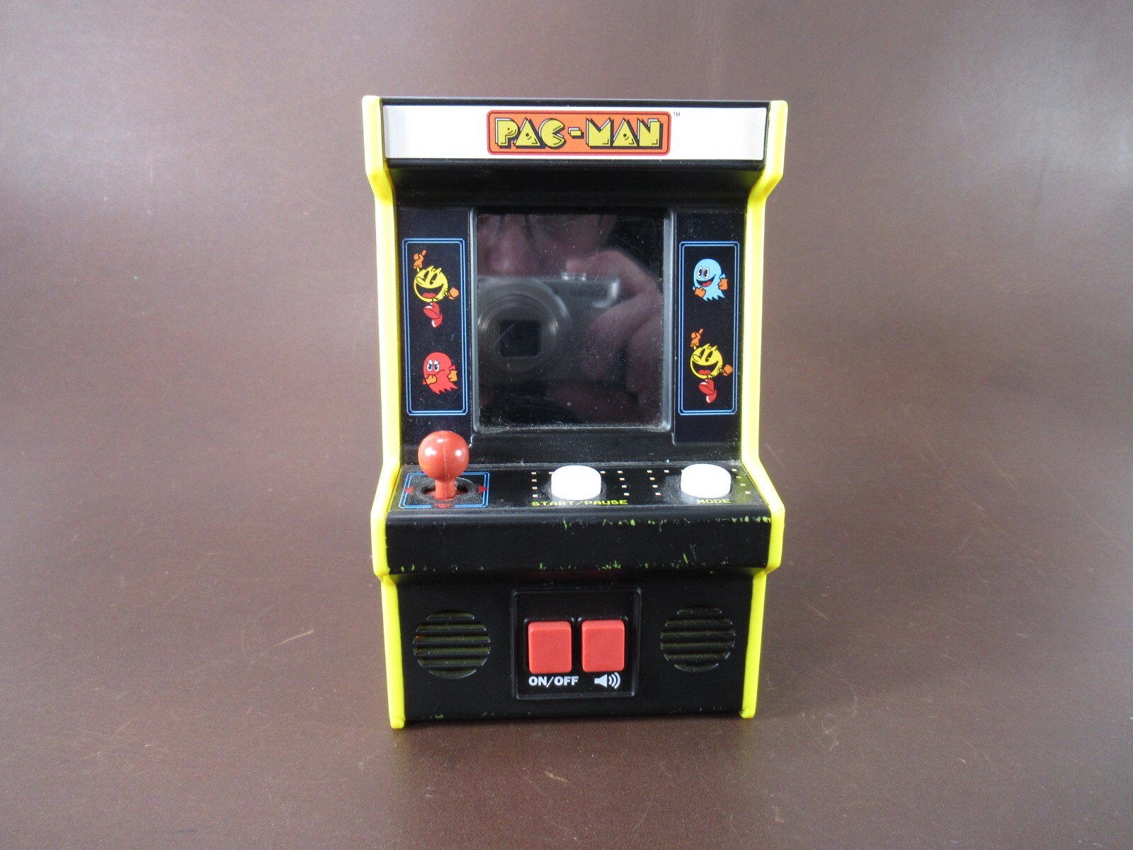 Tiny Arcade Pac-Man Miniature Game Multicolor – Item Number 09562, (R FD)