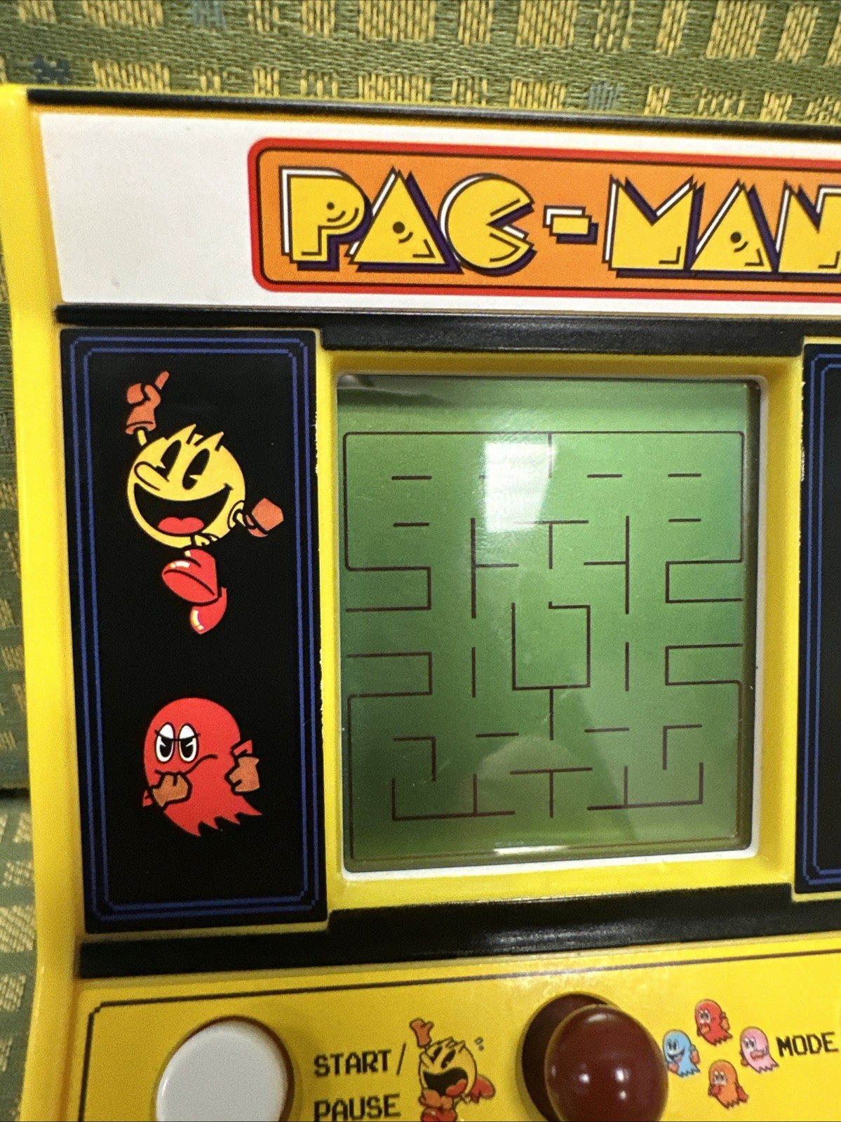 Bandai Namco Pac-man Handheld Mini Arcade Retro Video Game 09521-5 3/4” H Tested