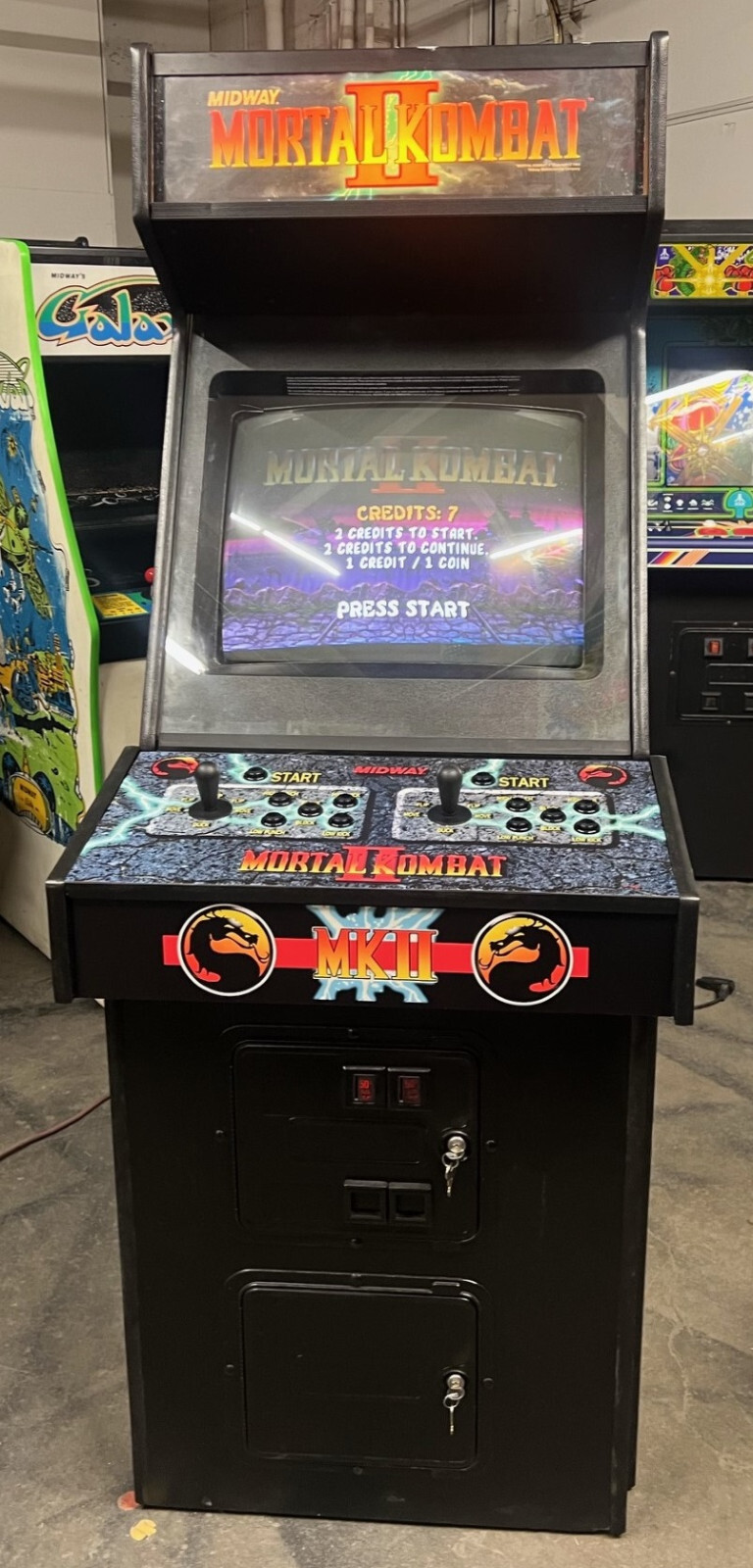 MORTAL KOMBAT II ARCADE MACHINE by MIDWAY 1993 (Excellent Condition)