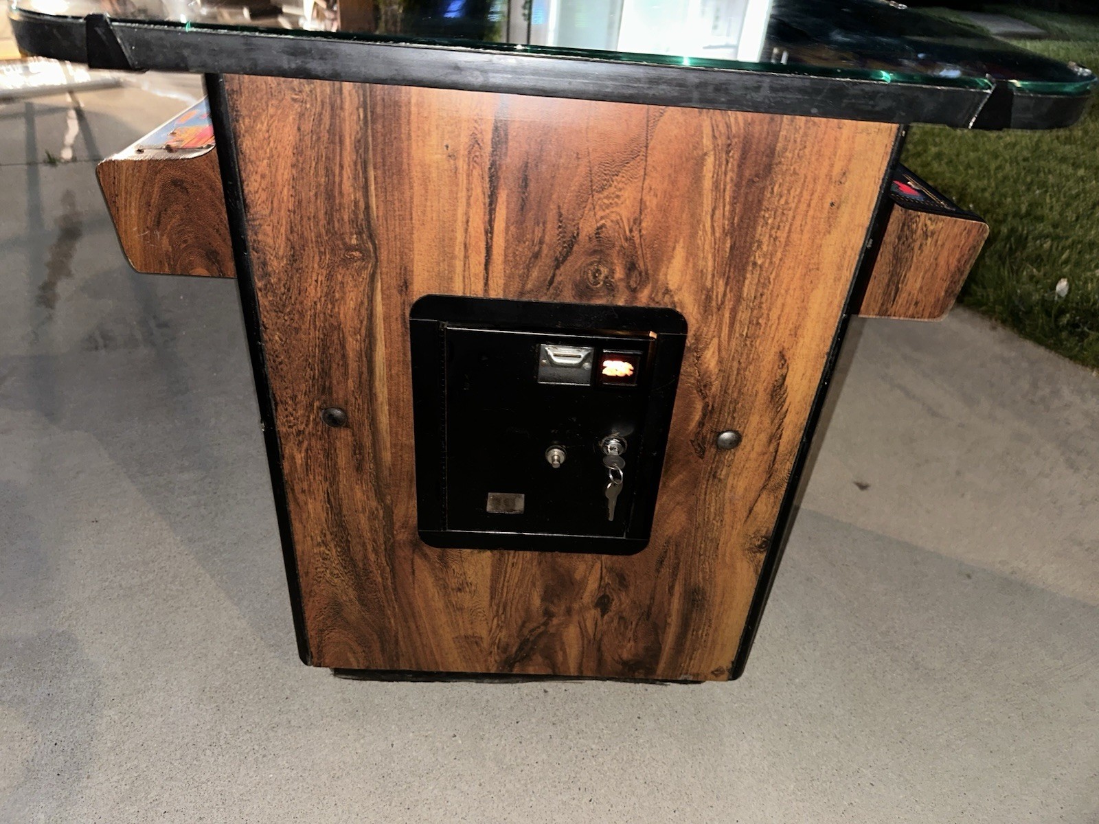 Ms Pacman Table Top Coin Arcade. Wooden exterior made by Midway Bally co Vintage