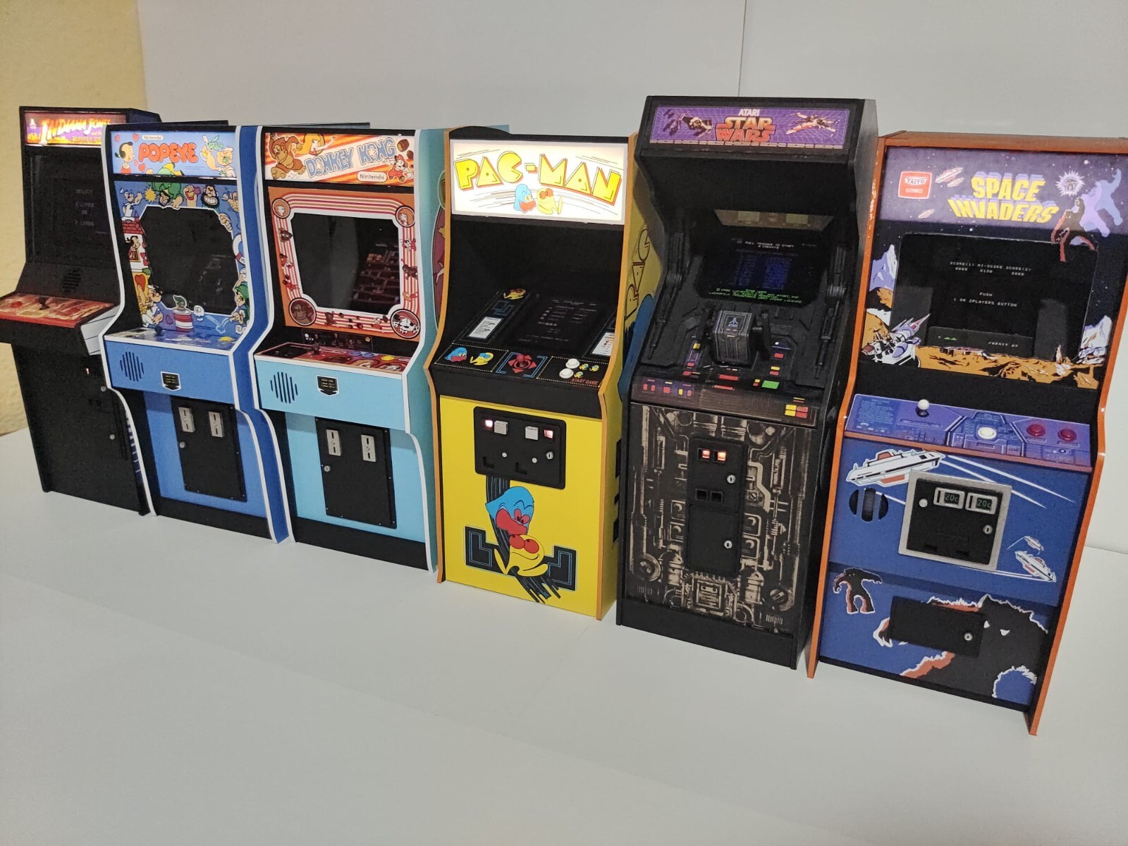 Pac Man 1/6 scale mini working arcade cabinet (Playscale, New Wave Toys).