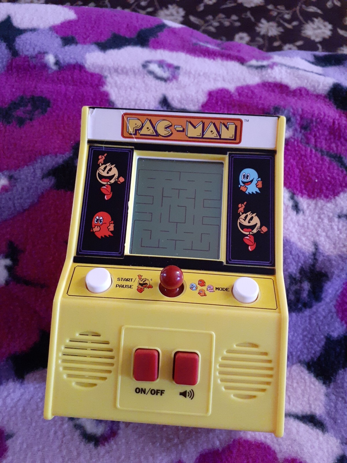 Pac-man Retro Mini Arcade Handheld Game Classic batteries included works