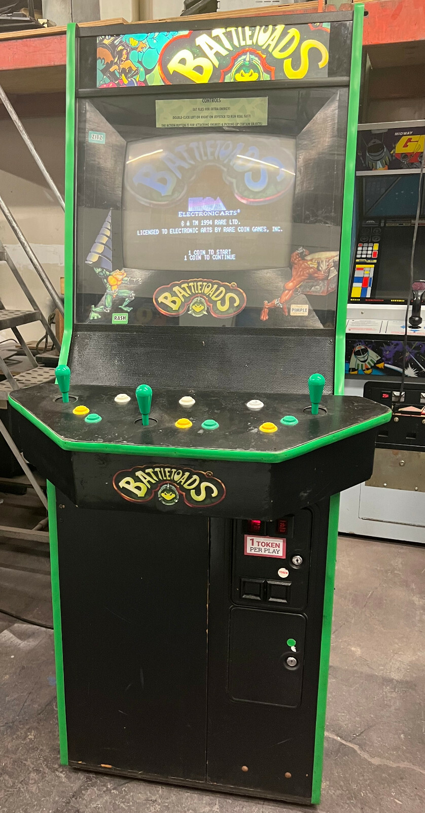 BATTLETOADS ARCADE MACHINE by RARE COIN GAMES INC 1994