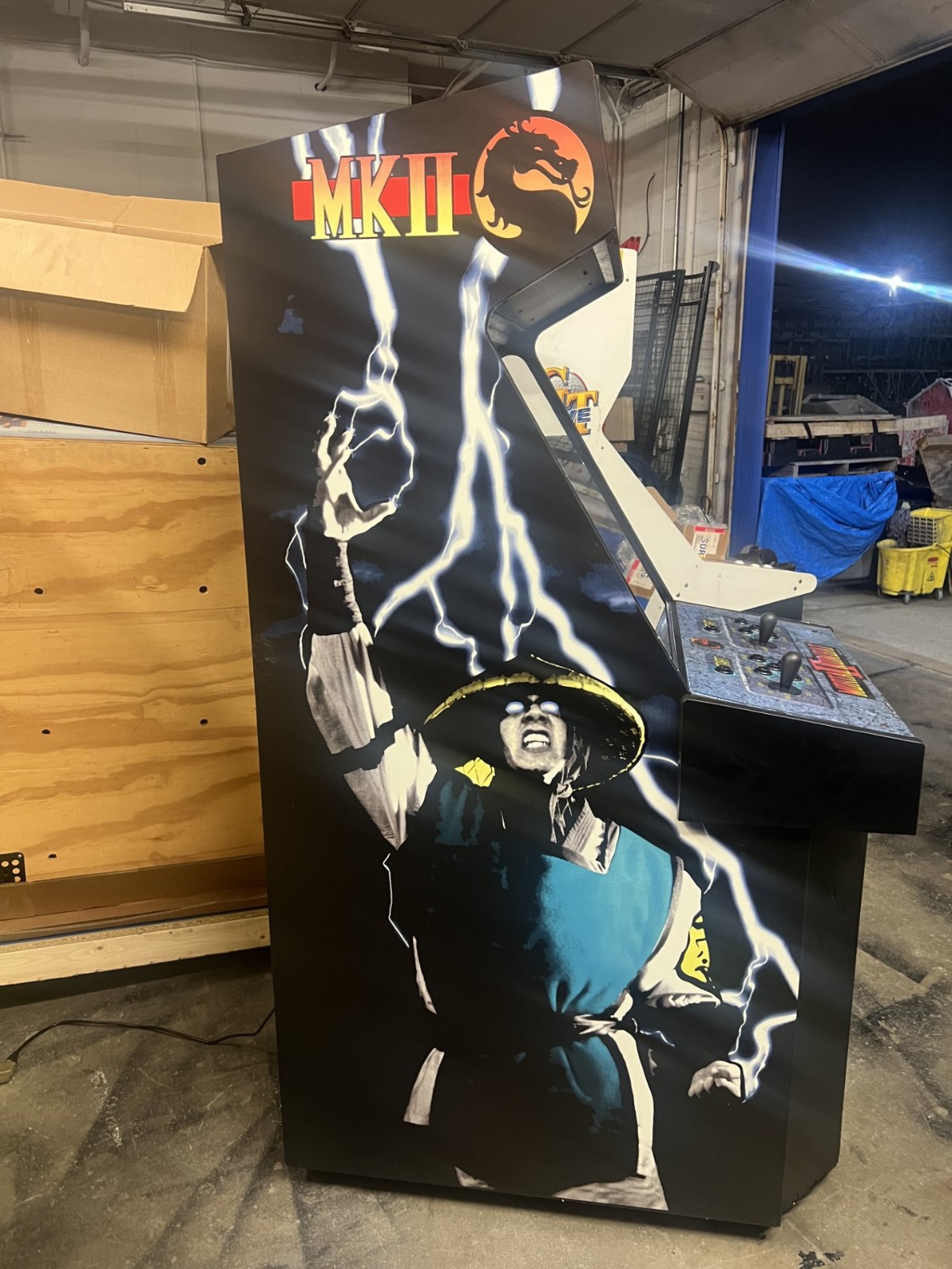 MORTAL KOMBAT II ARCADE MACHINE by MIDWAY 1993 (Excellent Condition)