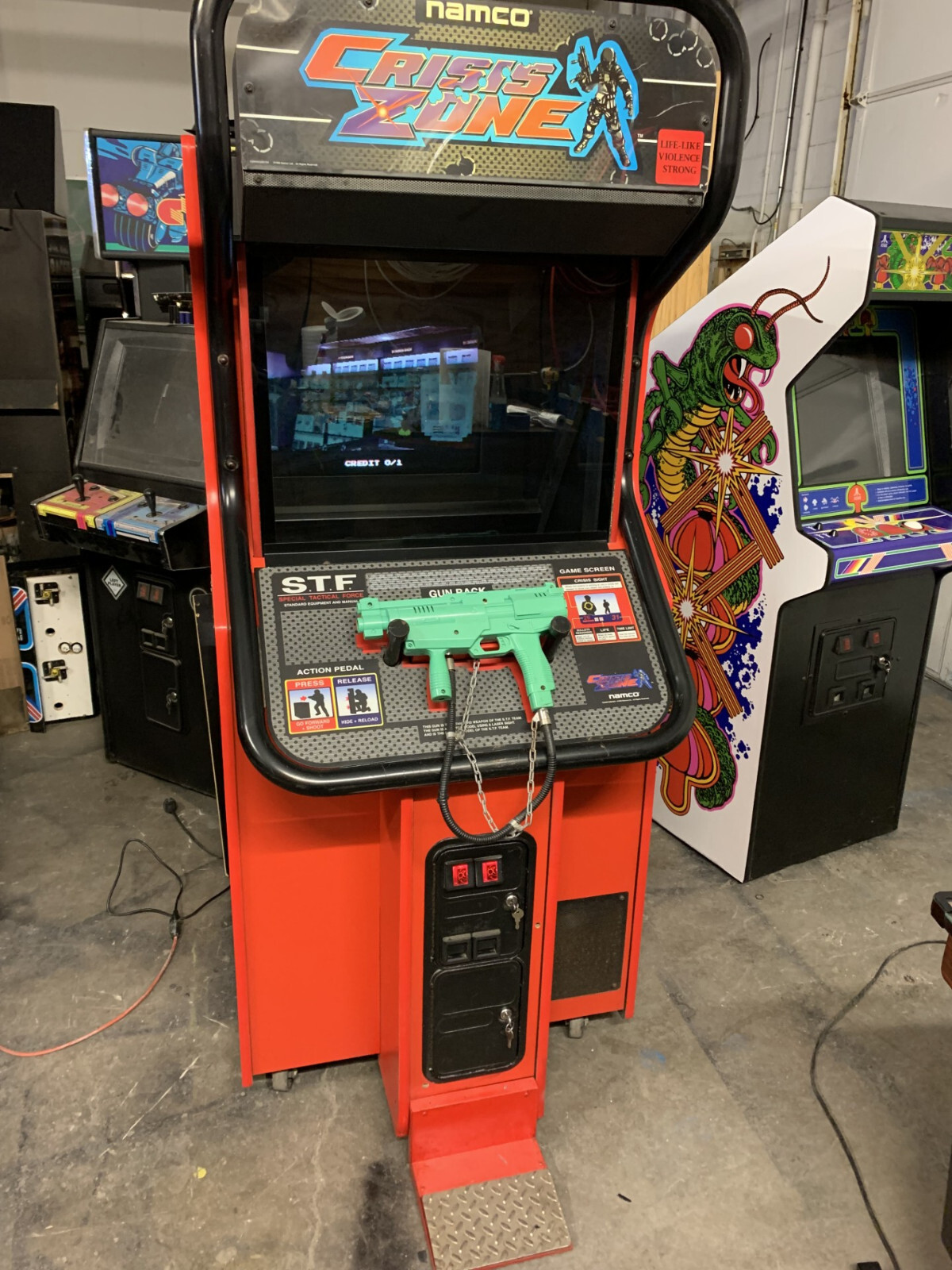 CRISIS ZONE ARCADE MACHINE by NAMCO