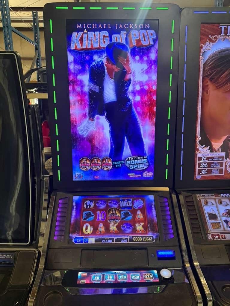 1 MICHAEL JACKSON AND 1 TITANIC 3500 EACH
