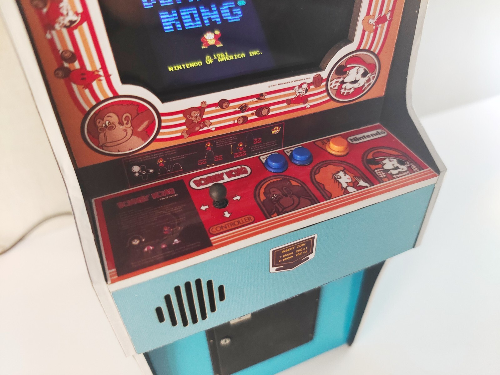 Donkey Kong 1/6 scale mini working arcade cabinet (Playscale, New Wave Toys).