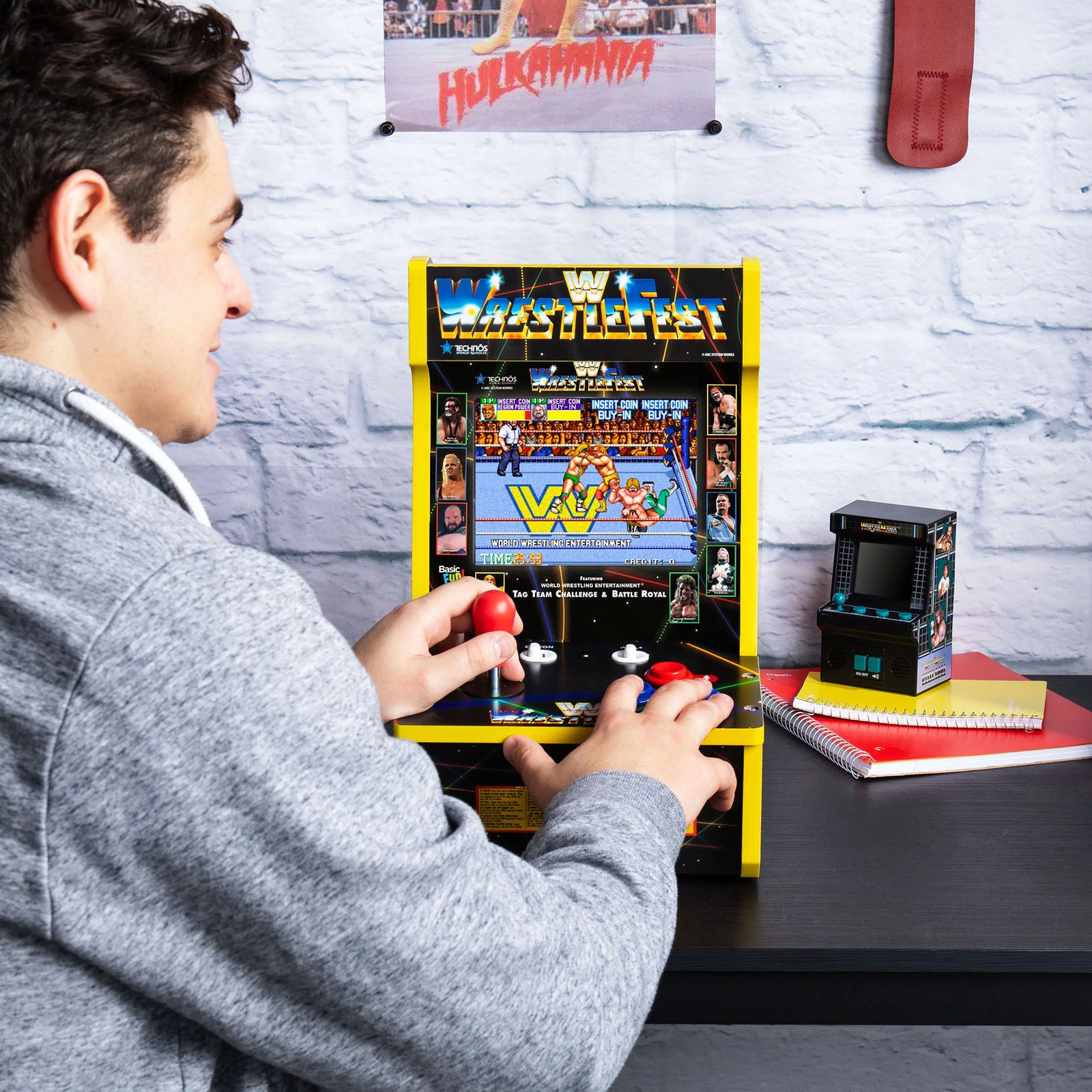 Arcade Classics WWE Counter Series Game 8″ Liquid Crystal Screen & 4 Games