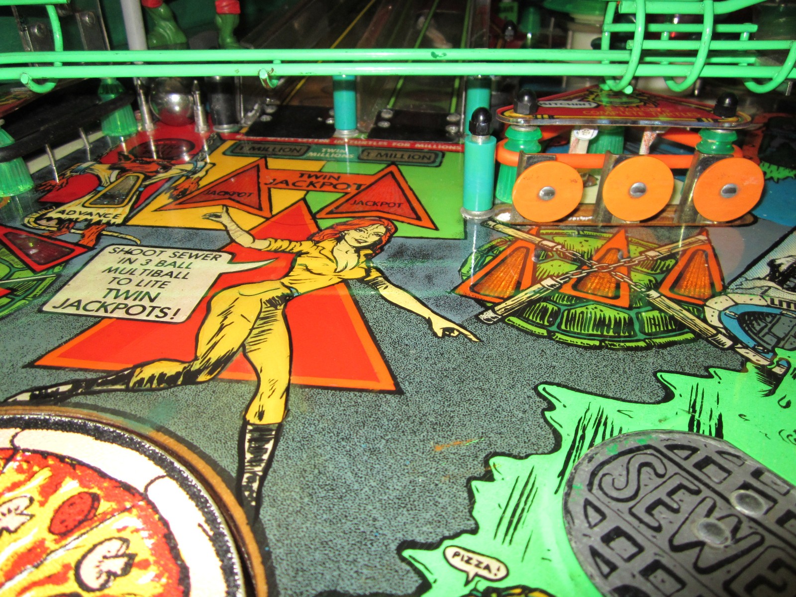 TEENAGE MUTANT NINJA TURTLES PINBALL MACHINE by DATAEAST 1991 (Excellent) *RARE*