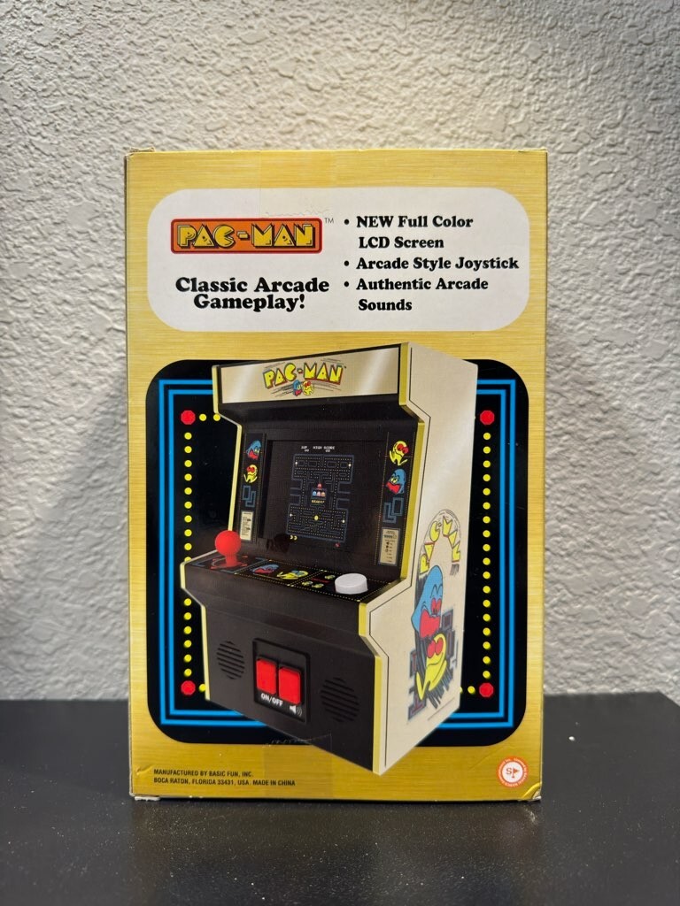 Pac-Man 40th Anniversary Mini Arcade Classics Machine – Gold.