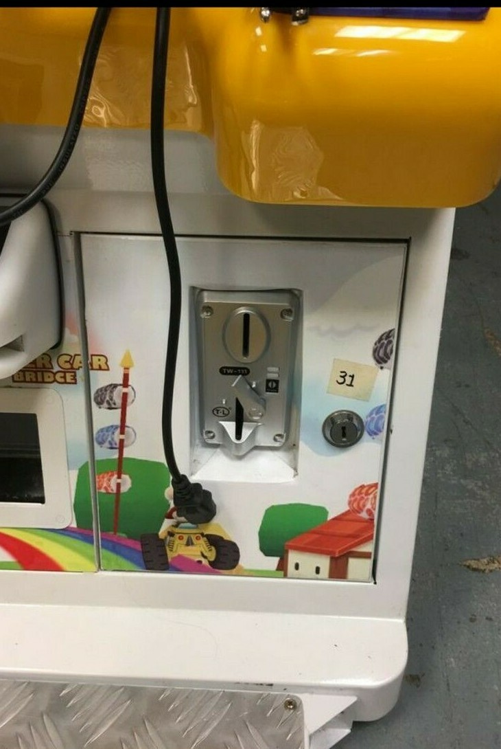Transformer Car Rainbow Bridge Arcade Game VS Mode Two Screens / Local Pick Up