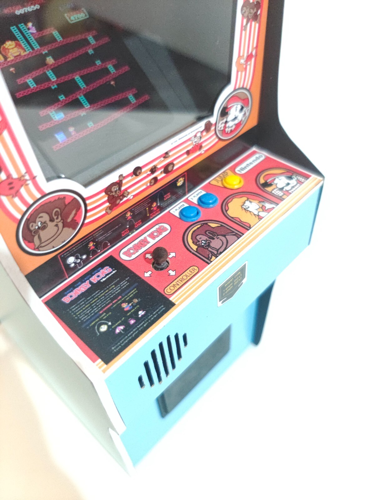 Donkey Kong 1/6 scale mini working arcade cabinet (Playscale, New Wave Toys).