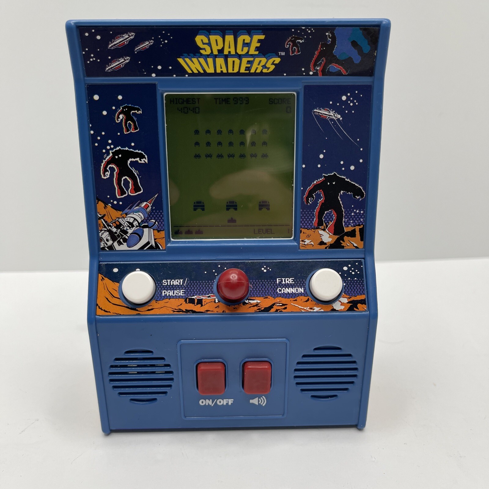 SPACE INVADERS Hand Held Electronic Classic Atari Arcade Console Batteries Incl