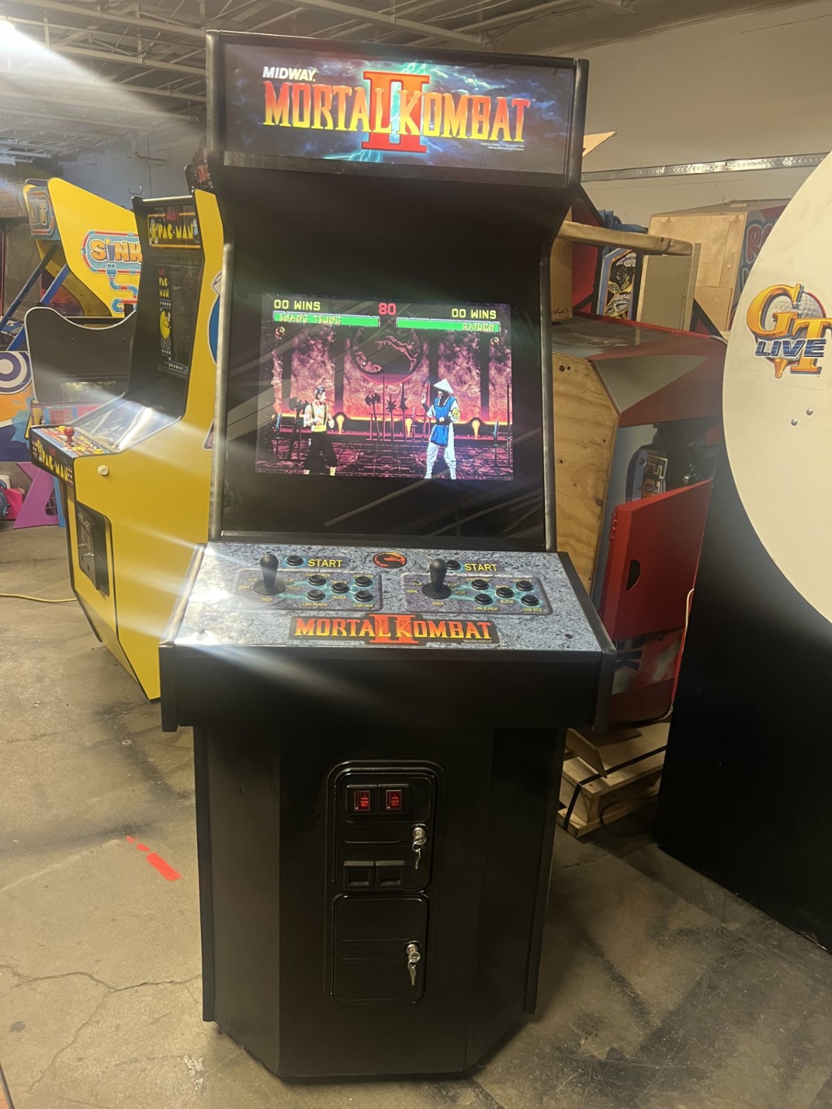 MORTAL KOMBAT II ARCADE MACHINE by MIDWAY 1993 (Excellent Condition)