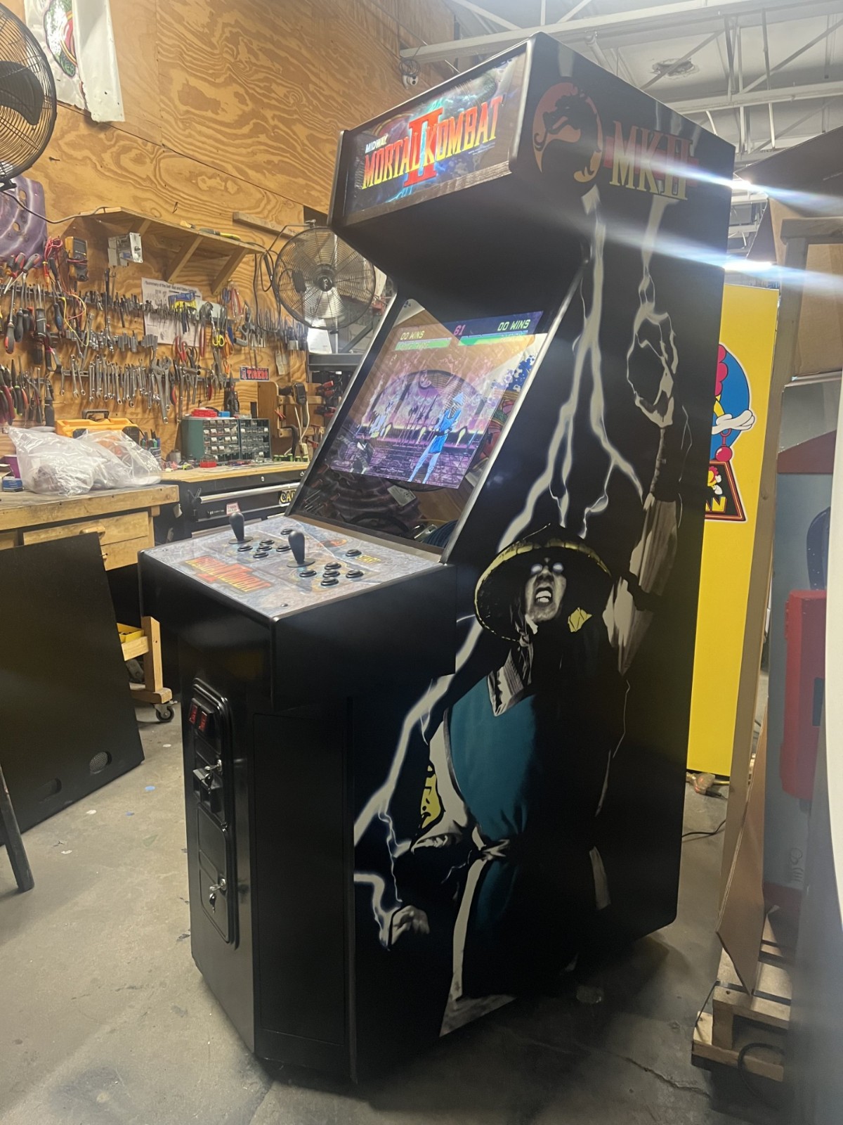 MORTAL KOMBAT II ARCADE MACHINE by MIDWAY 1993 (Excellent Condition)