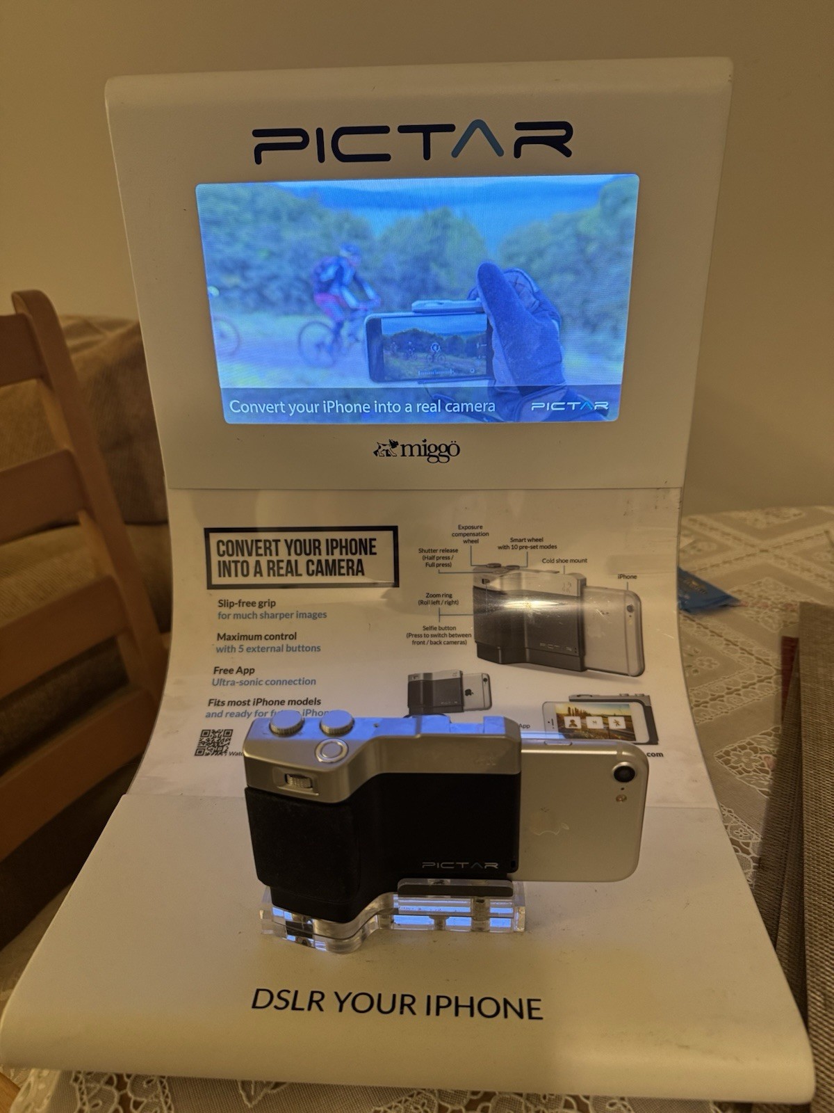 Rare PICTAR by miggo Retail Store Display Demo Kiosk Working LCD + Camera Grip
