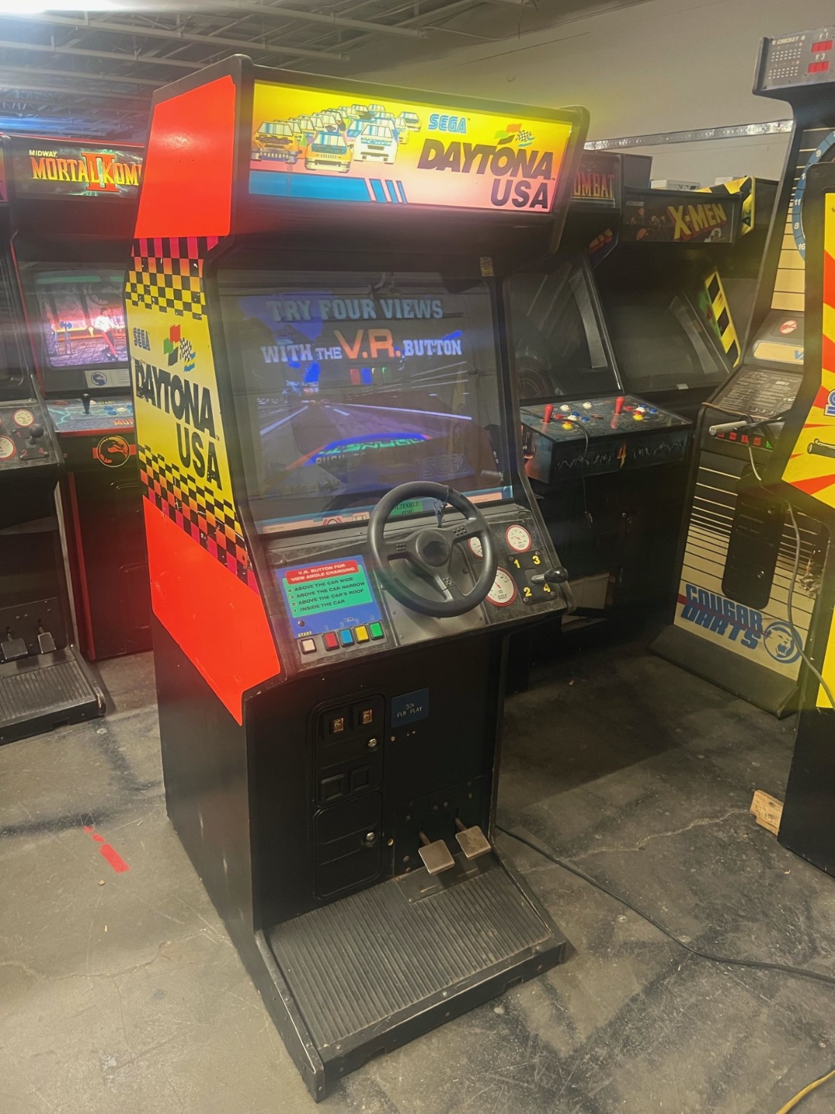 DAYTONA USA by SEGA 1994 – STAND UP / UPRIGHT (Linked Pair – 2 Machines) *RARE*