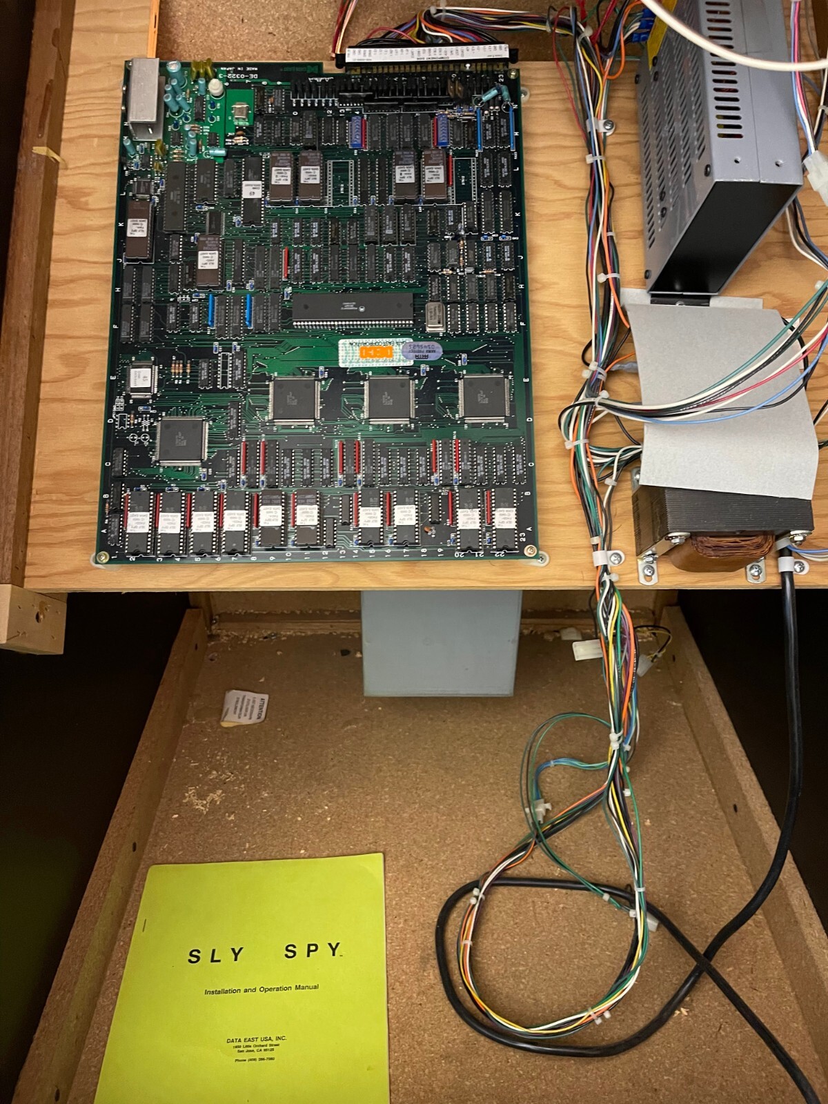 Near Mint Rare Dedicated 1989 Data East SLY SPY video arcade game -FREE SHIPPING