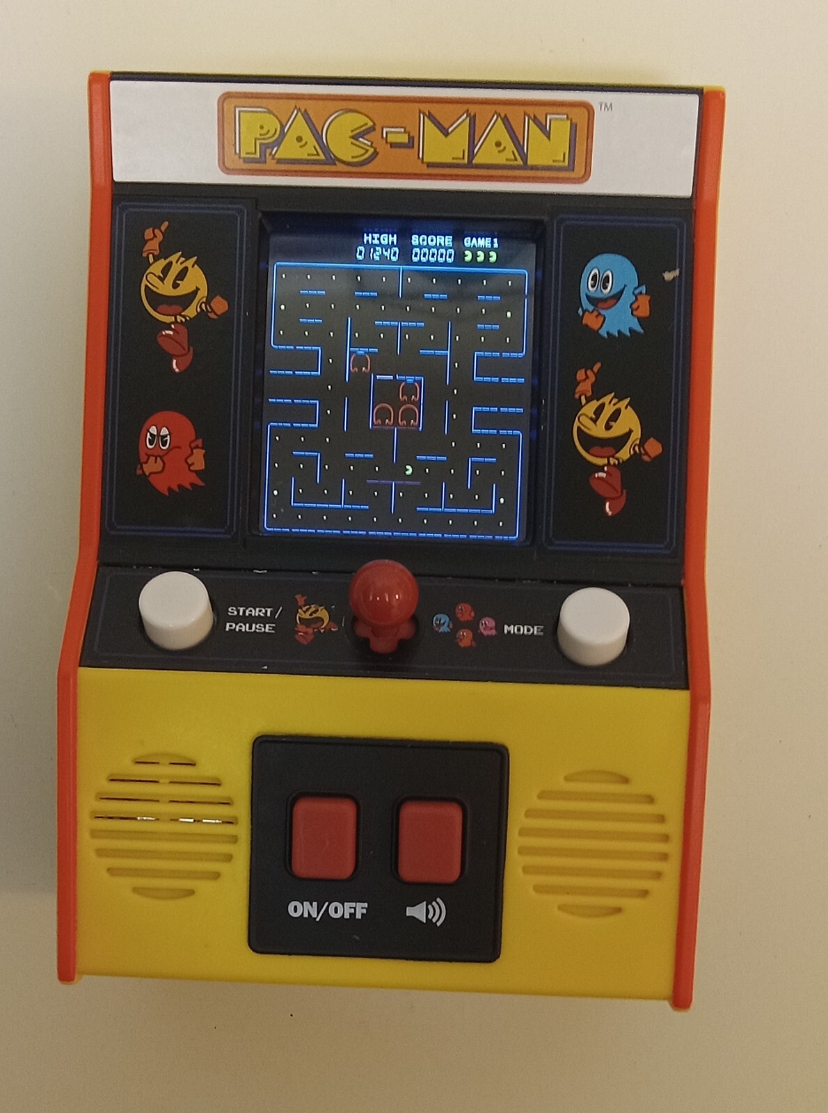 Mini Pac-man Handheld Arcade Game Pacman Bandai Namco. Works. batteries included