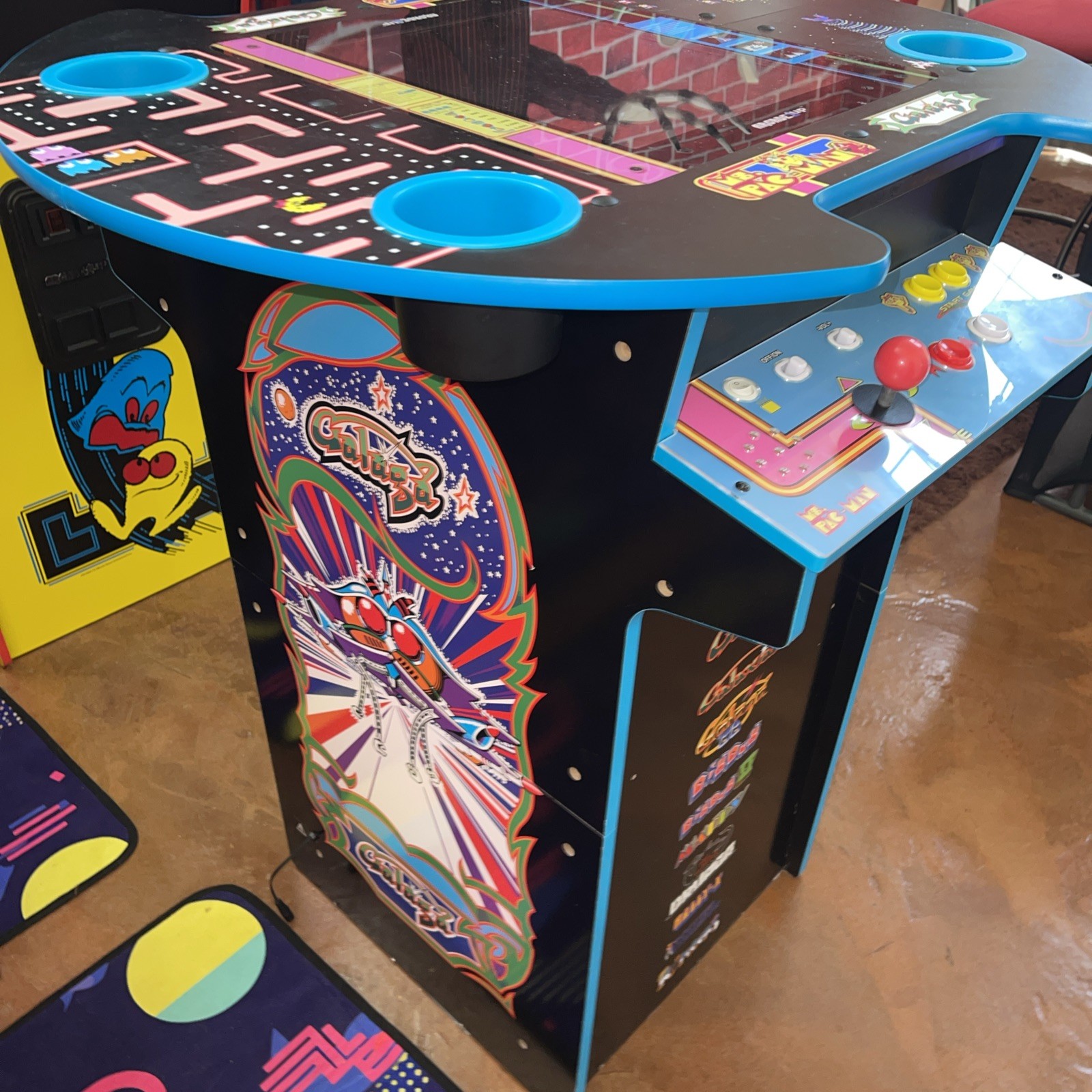 MS PACMAN PUB TABLE