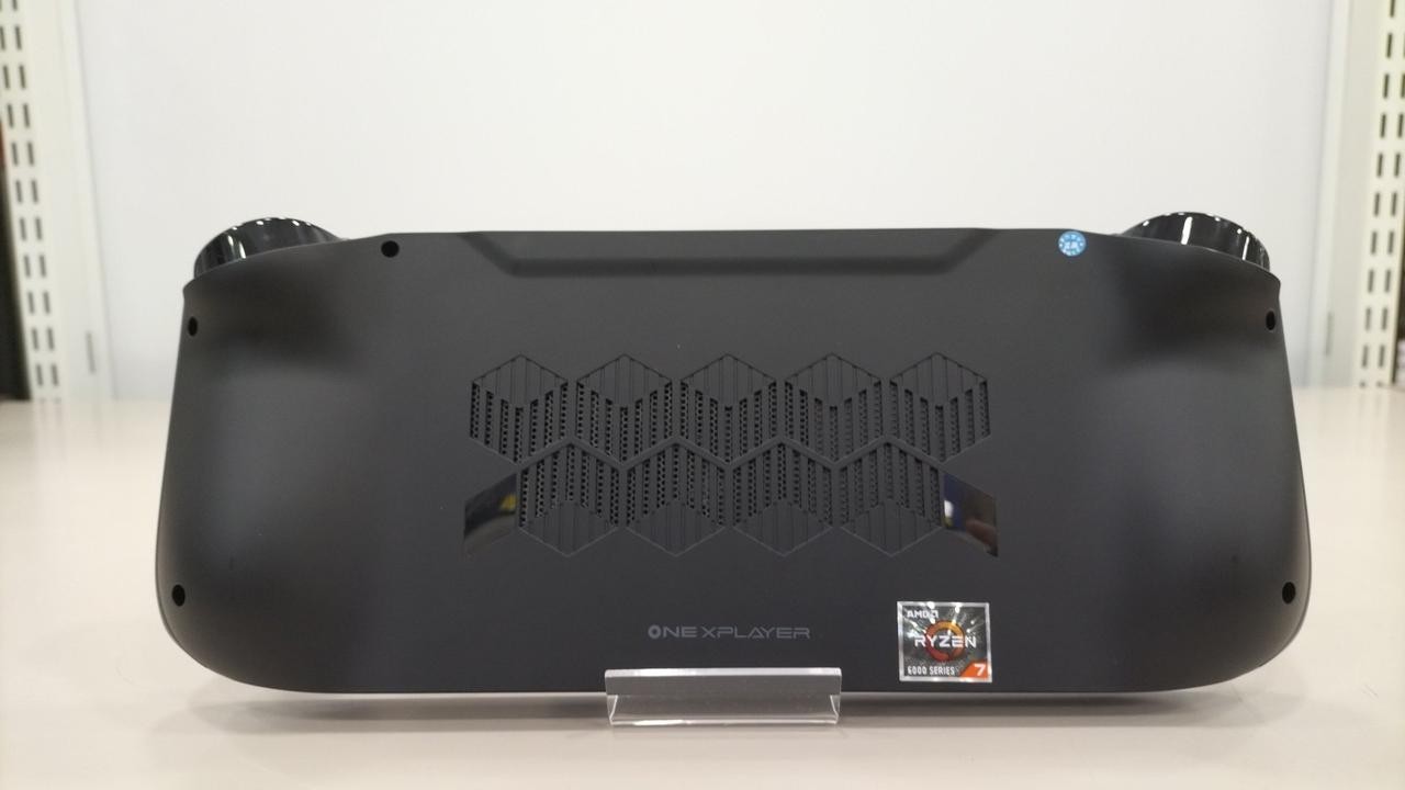 OneXPlayer Mini Pro 7″ Handheld PC Ryzen 7 6800U 32GB 2TB w/ Dock Box Exc