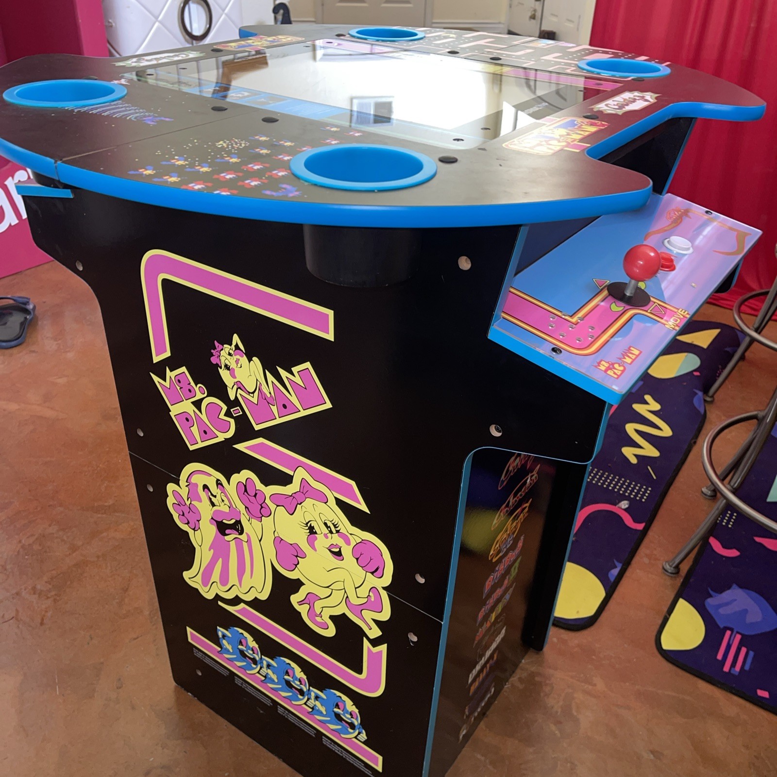 MS PACMAN PUB TABLE
